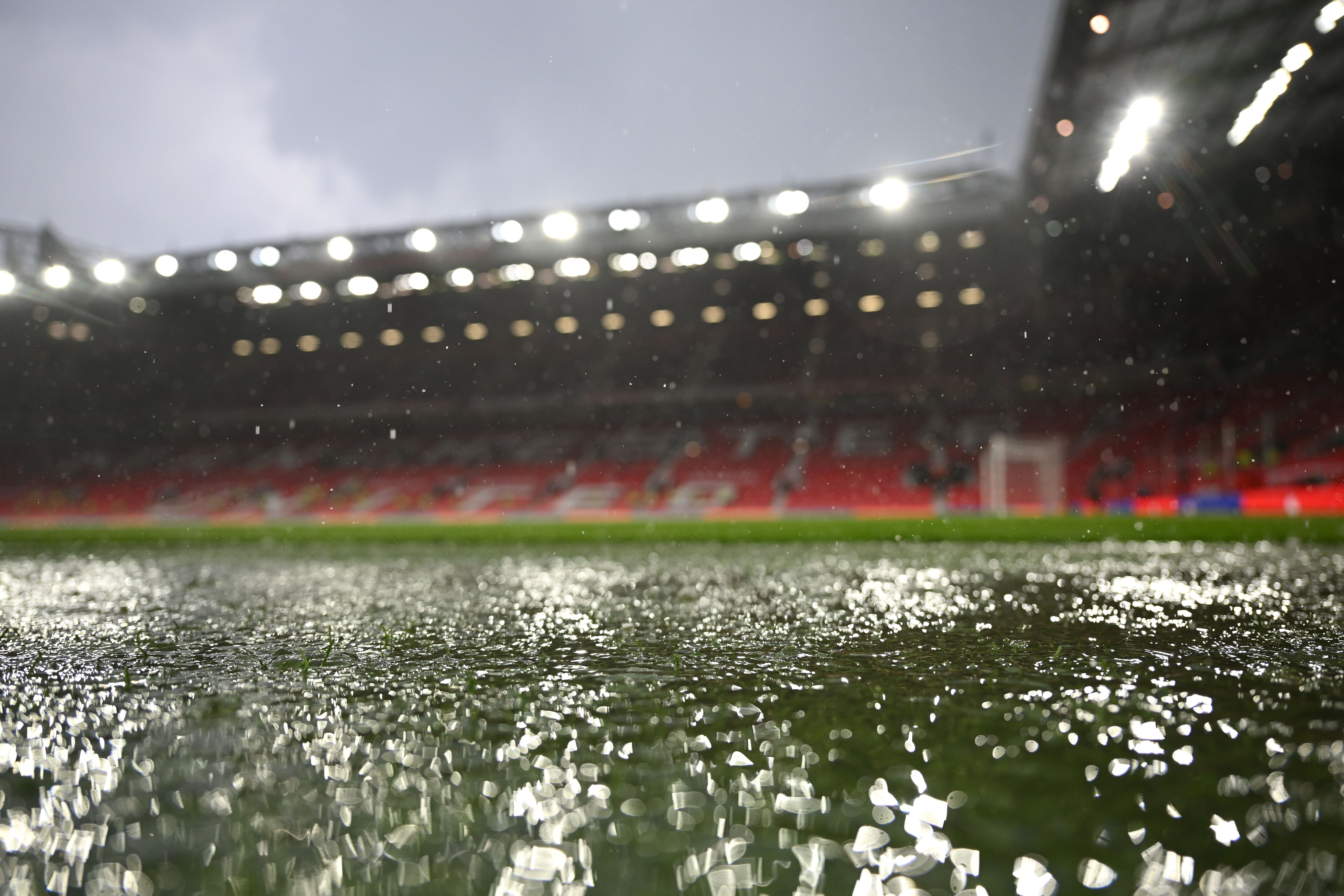 Los daños en Old Traffor que dejó en evidencia la tormenta en Manchester