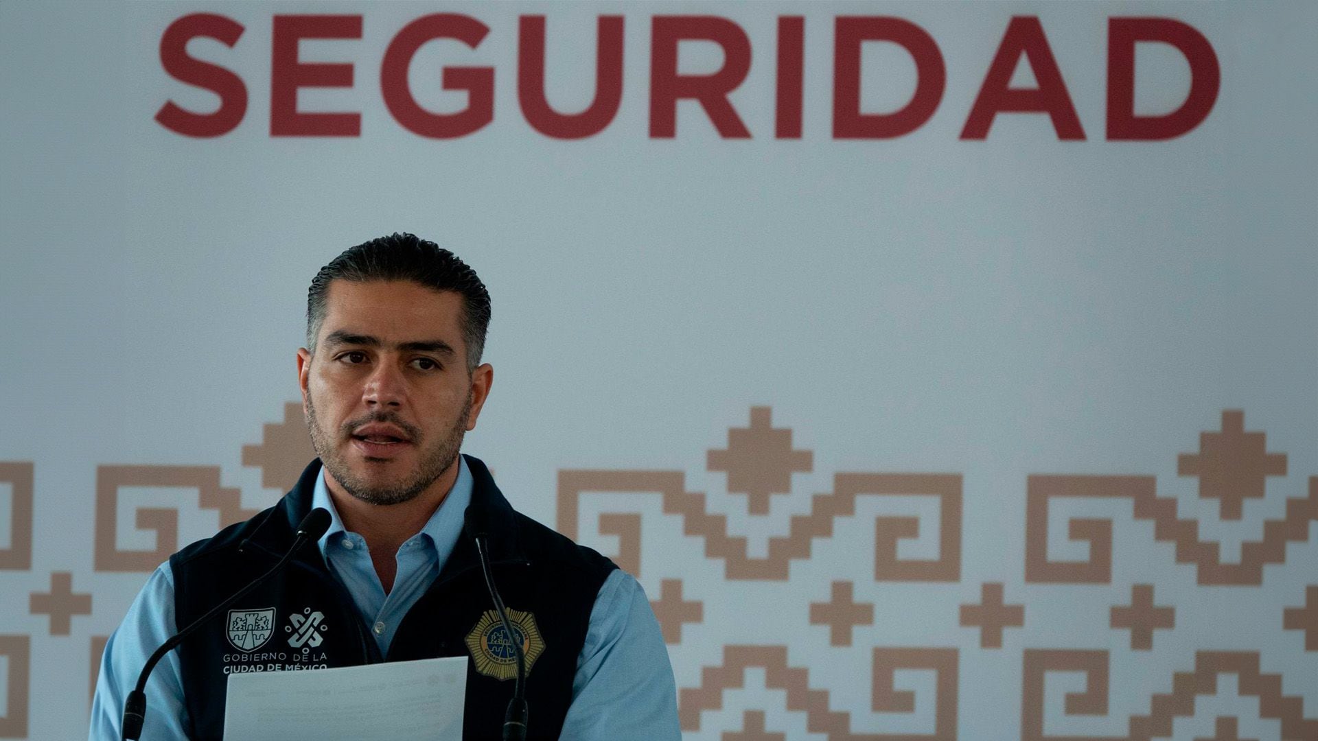 Luego de que Alejandro Encinas aceptara que García Harfuch se encuentra en los dos informes de la Covaj, los padres reiteraron su demanda de investigar a todos los funcionarios implicados - Omar García Harfuch, Ayotzinapa, Alejandro Encinas