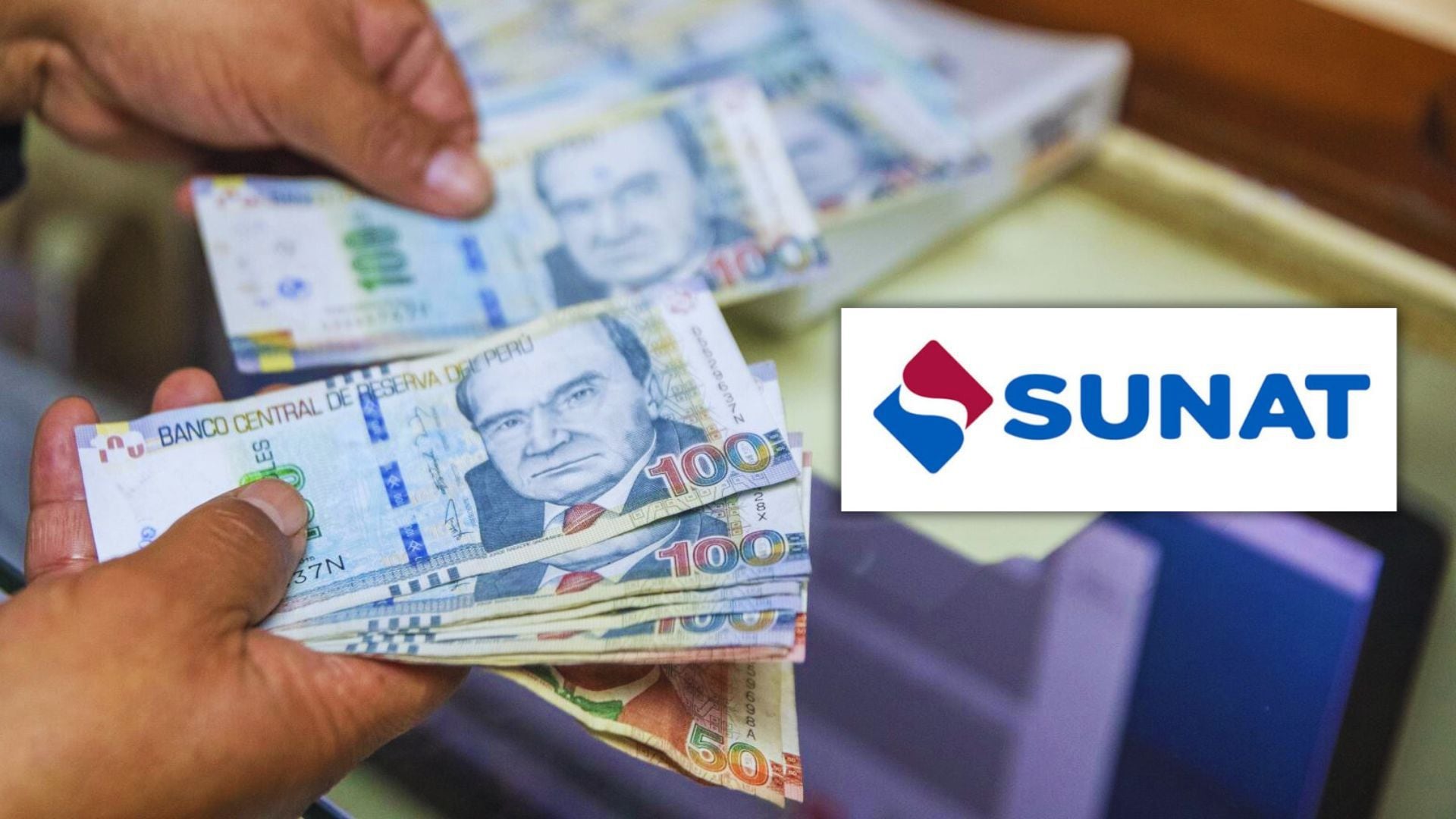 mano que da dinero de 100 soles y logo de Sunat