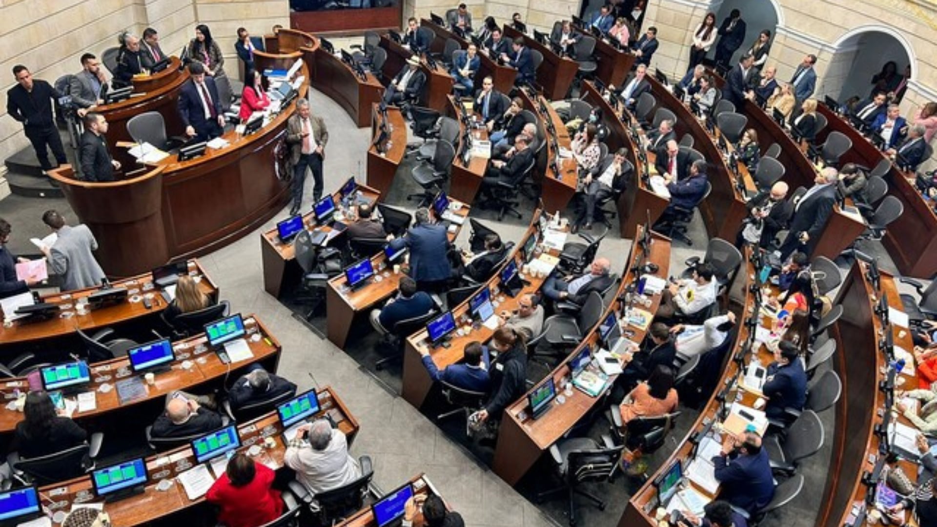 Comisión de la Cámara de Representantes hundió el proyecto que les bajaría el sueldo a los congresistas - crédito Colprensa