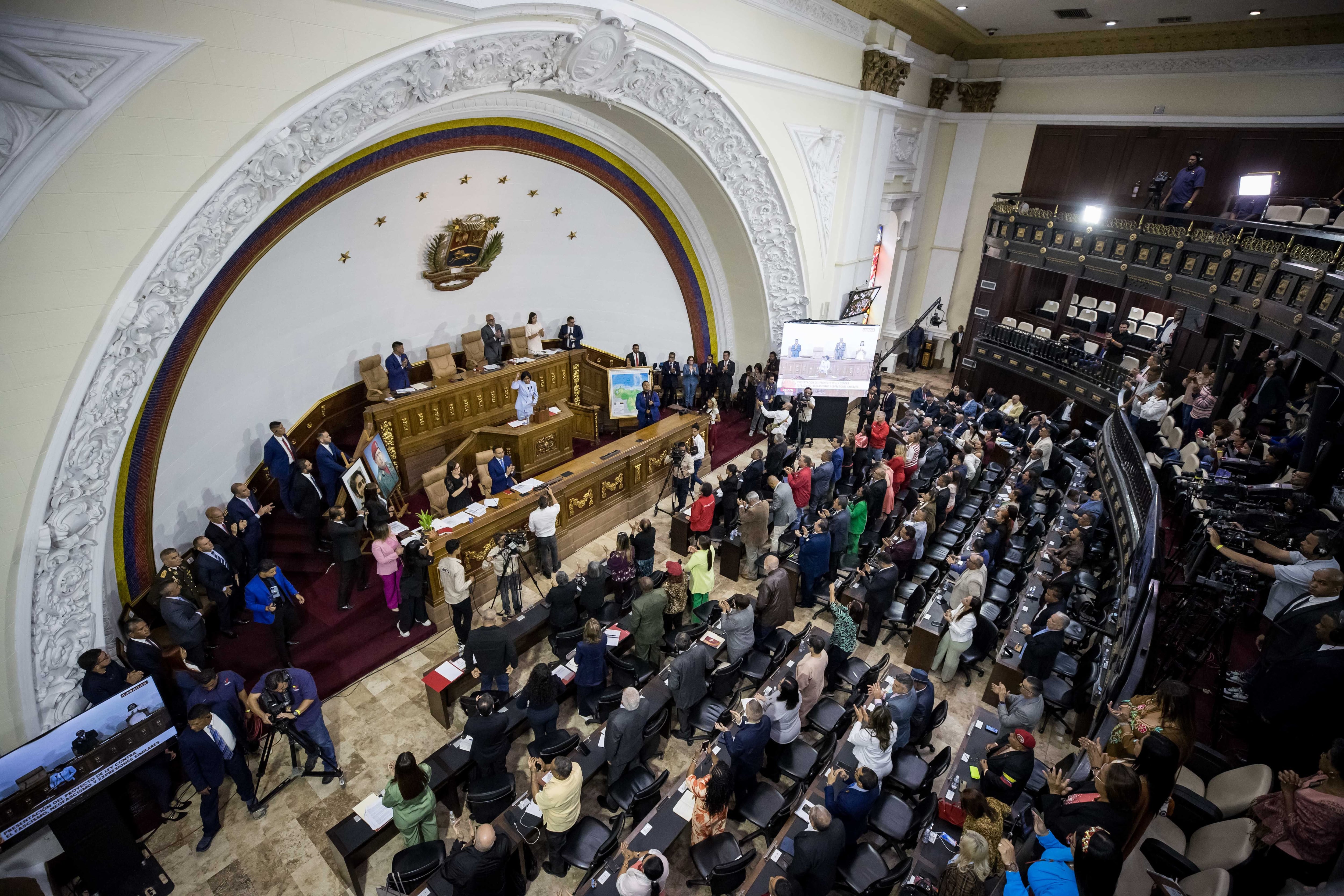 Casal destacó la necesidad de establecer límites claros a la reelección presidencial y de restablecer el bicameralismo como medidas esenciales para evitar la concentración de poder (EFE/ Miguel Gutierrez)
