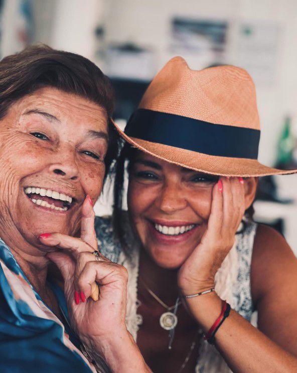 Olga Moreno junto a su madre, Rosa Obrero, en una imagen de sus redes sociales. (Instagram)