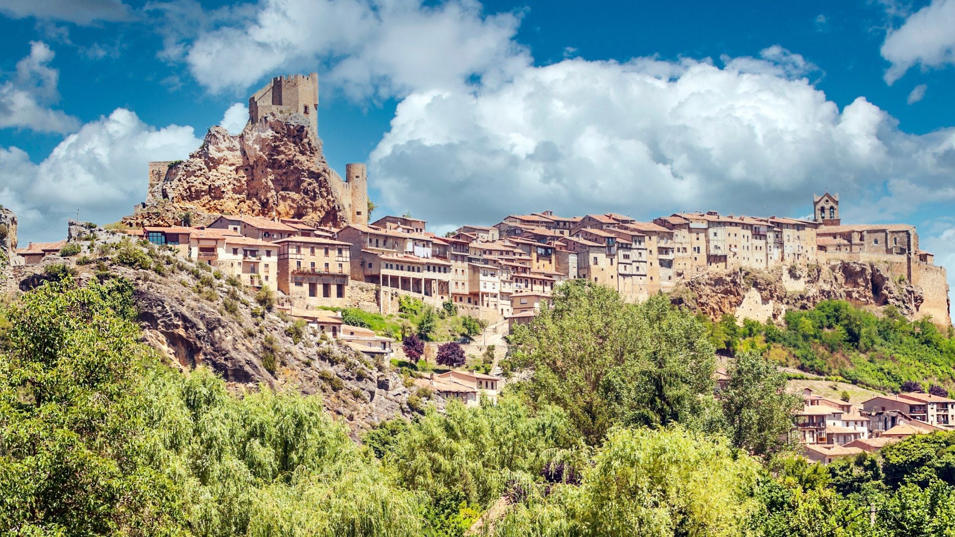 Frías (Burgos), la ciudad más pequeña de España (ShutterStock).