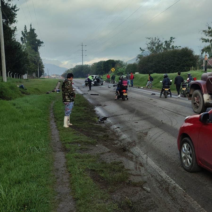 En la vía Ubaté - Zipaquirá se encuentra cerrada temporalmente a causa del siniestro - crédito @autenticaubate/X