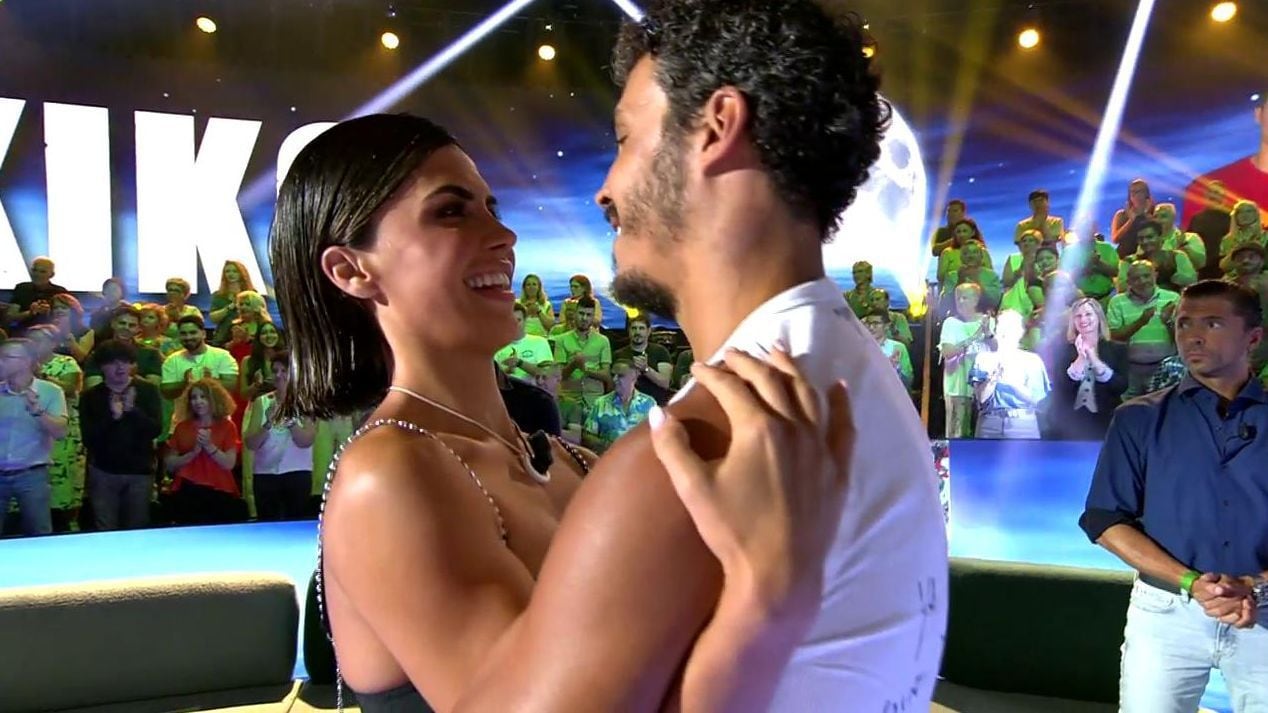 Kiko Jiménez se ha reencontrado con su novia, Sofía Suescun, en el plató de 'Supervivientes'. (Mediaset)