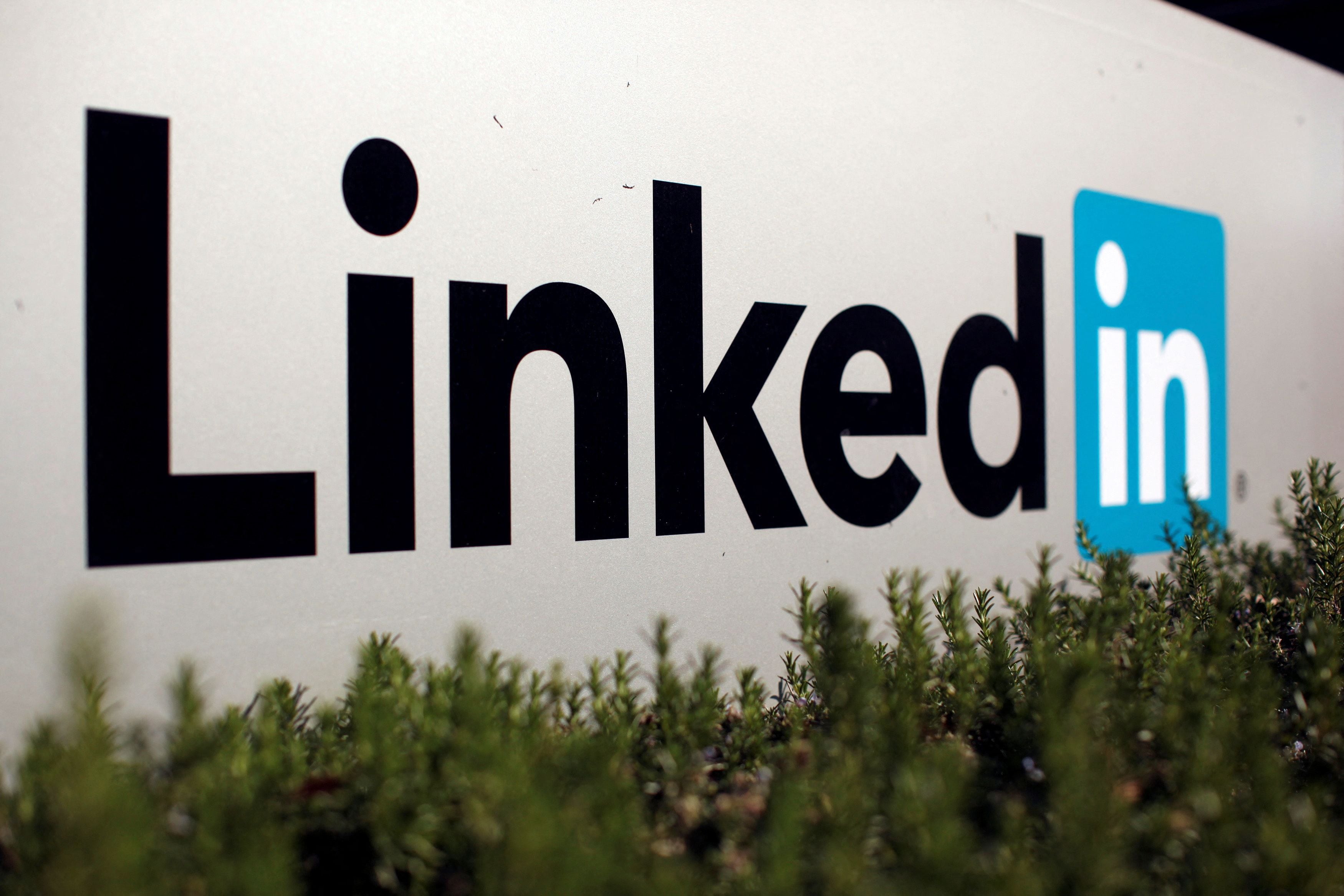 Las fotos de perfil en LinkedIn permiten contactar directamente con reclutadores, al mostrar una personalidad según el estilo de la imagen. (REUTERS/Robert Galbraith/File Photo)