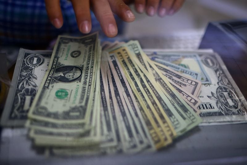 El dólar inicio su escalada la semana pasada ante la posibilidad de que el Congreso apruebe reformas constitucionales. (REUTERS/José Luis González)