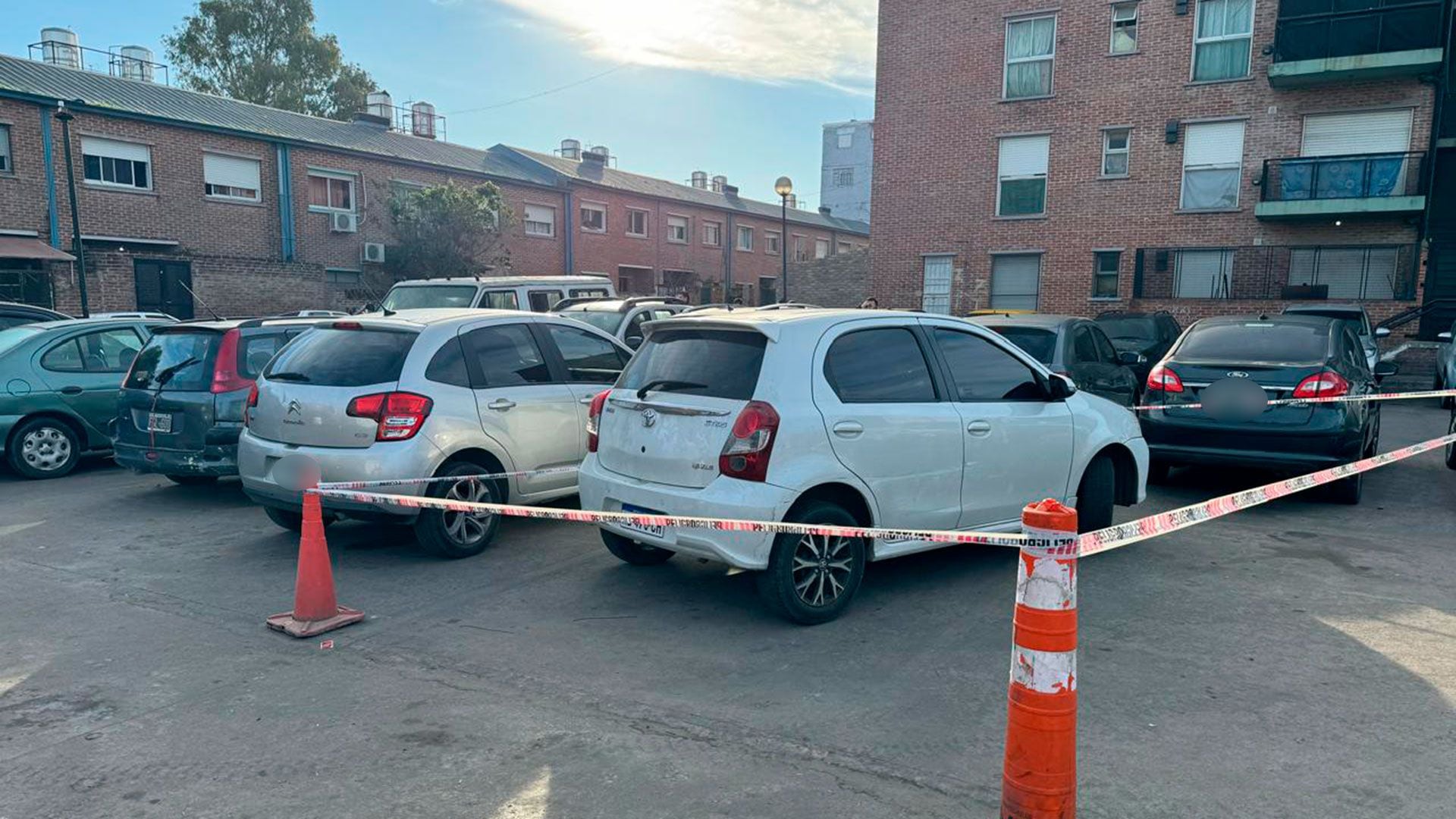 Tiroteo en un boliche de Palermo: hallaron el auto en el que escaparon los atacantes