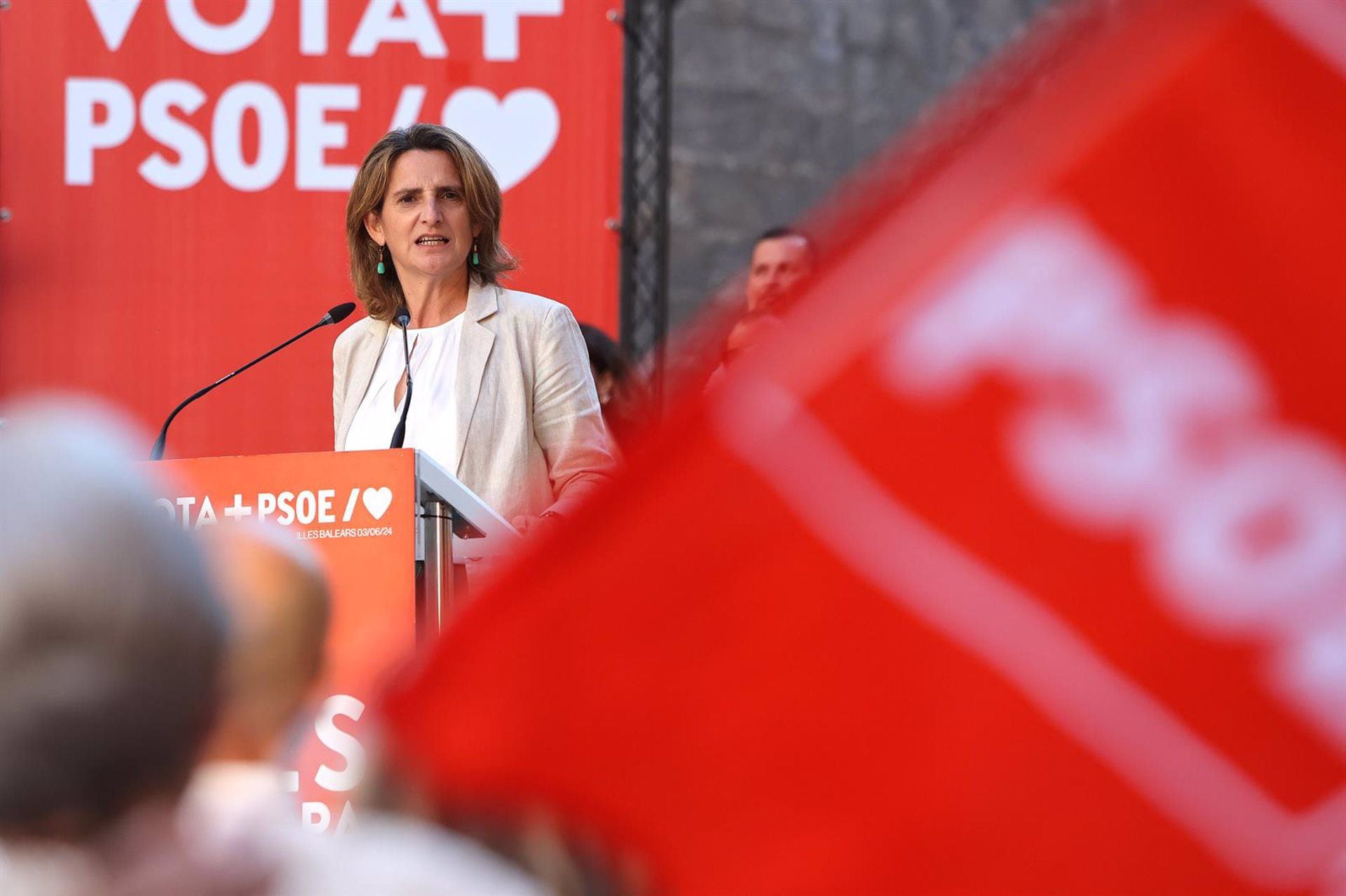 La vicepresidenta tercera y candidata socialista a las elecciones europeas, Teresa Ribera, interviene durante un acto de campaña. (Isaac Buj/Europa Press)
