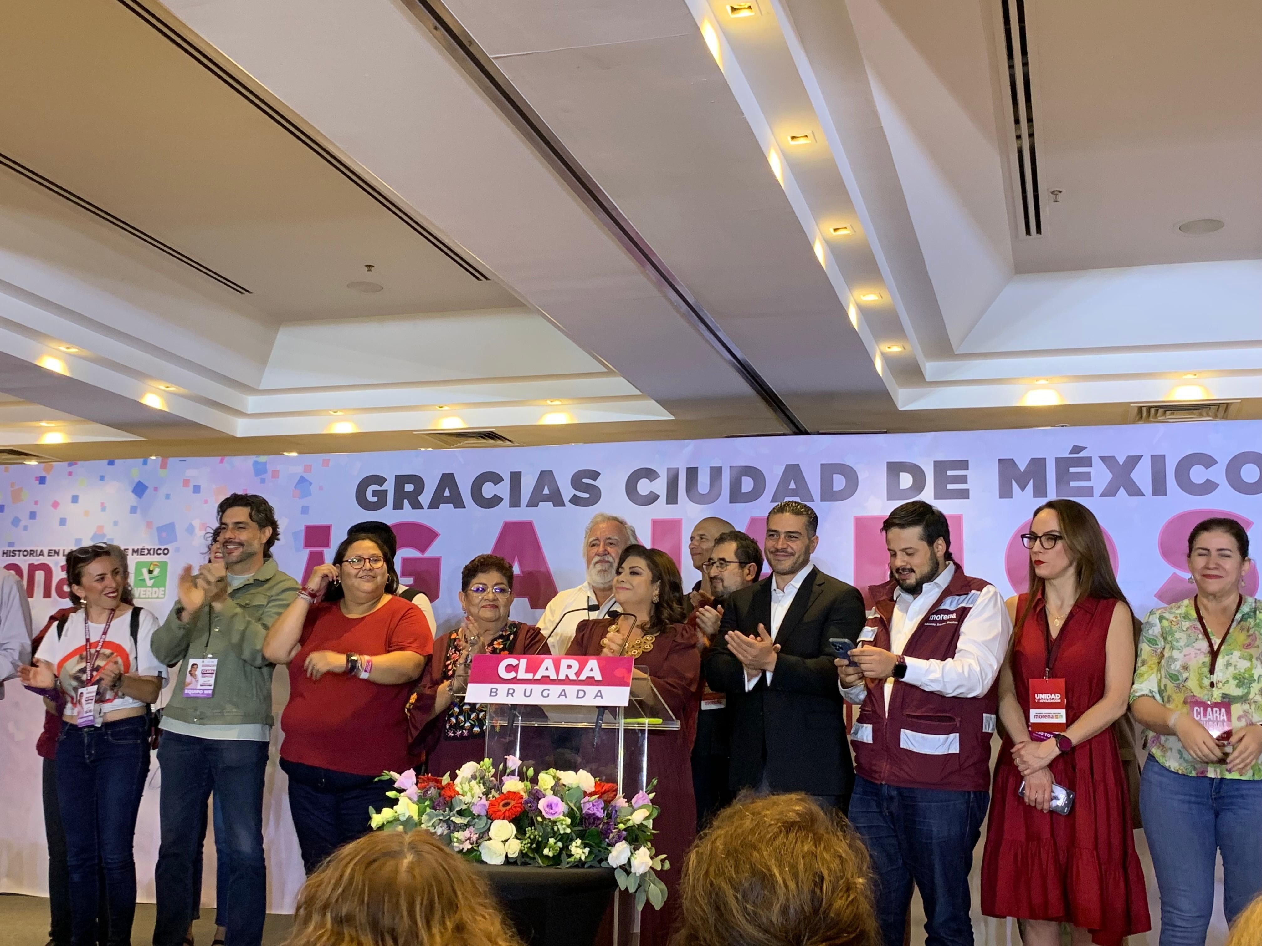 Clara Brugada y contingente morenista en evento de cierre de casillas en CDMX

Foto:
Infobae México/ Max Alonso