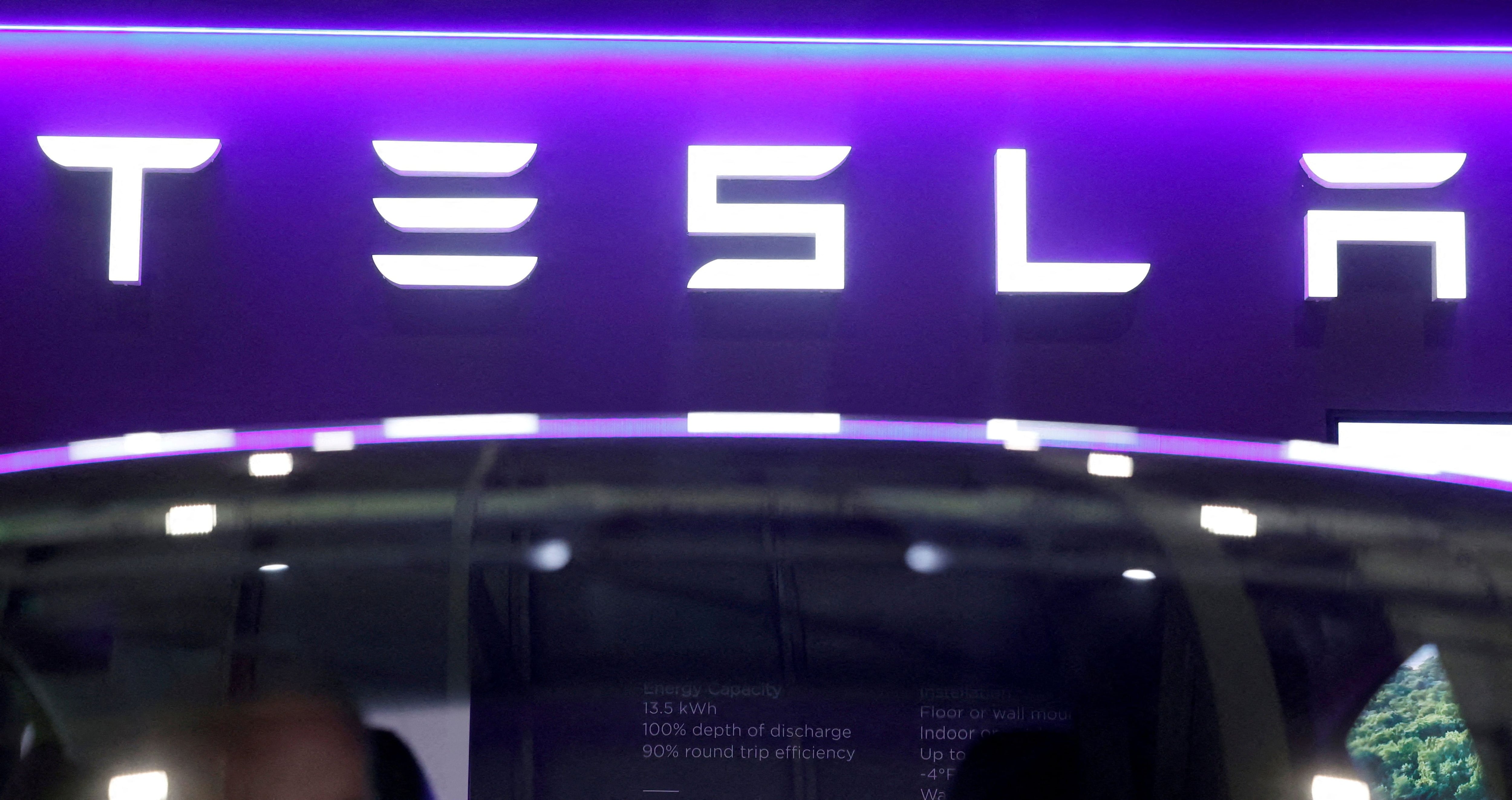 Tesla se carcteriza por tener conducción automática.   REUTERS/Peter Cziborra/File Photo