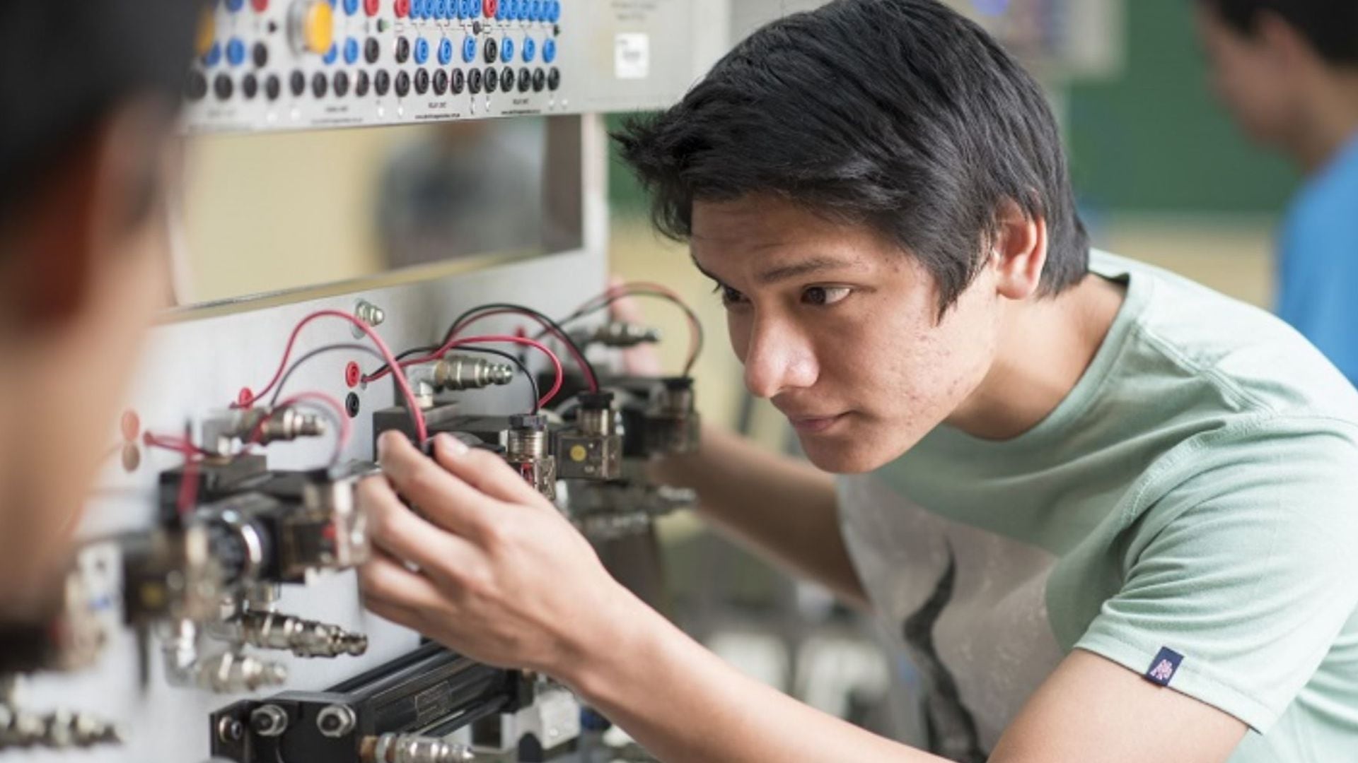 Ingeniería electrónica - salarios - trabajo - universidad - Perú - 21 mayo