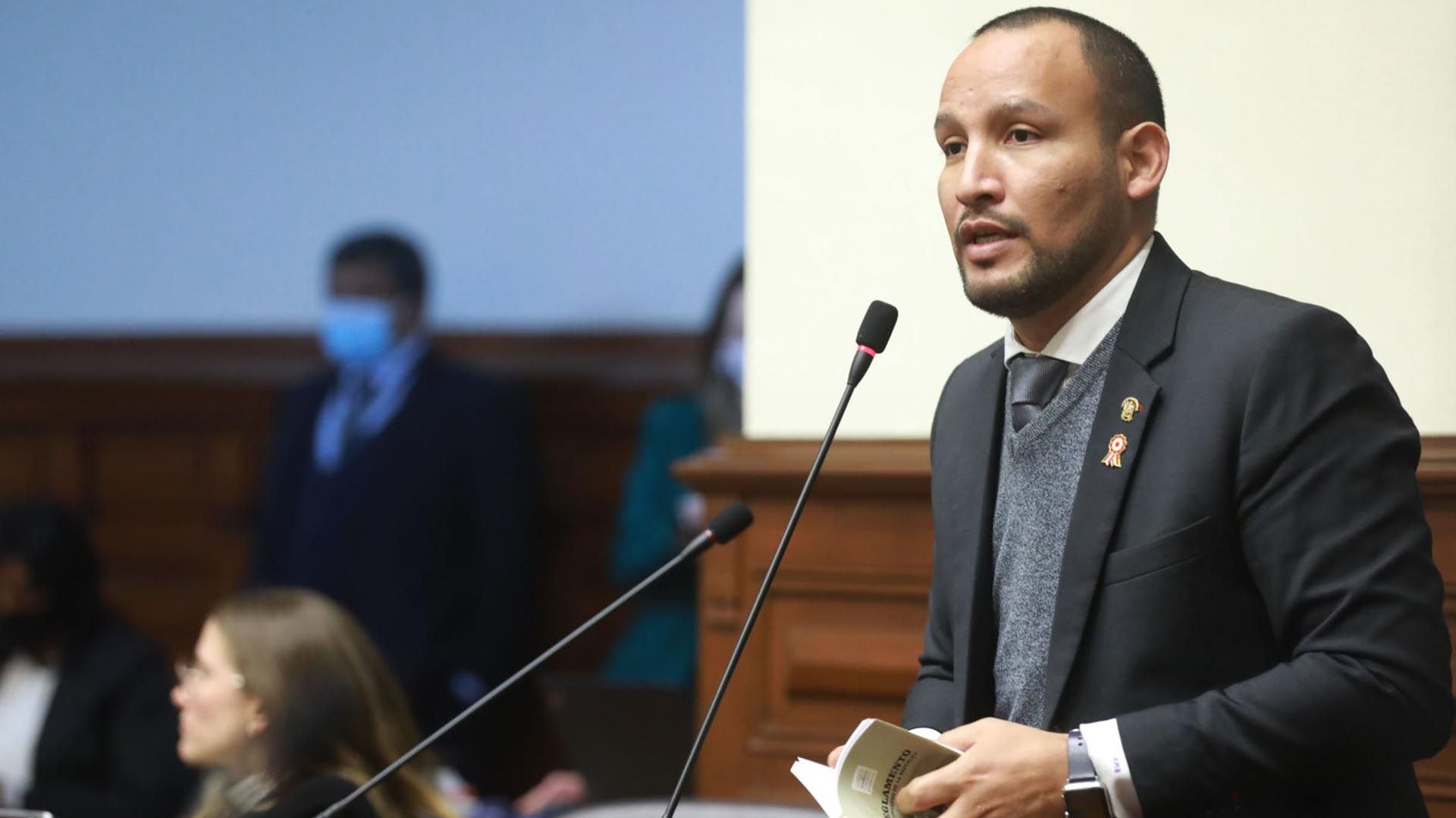 Vicepresidente de la Cámara de Diputados de Perú habló en Chile sobre Sendero Luminoso