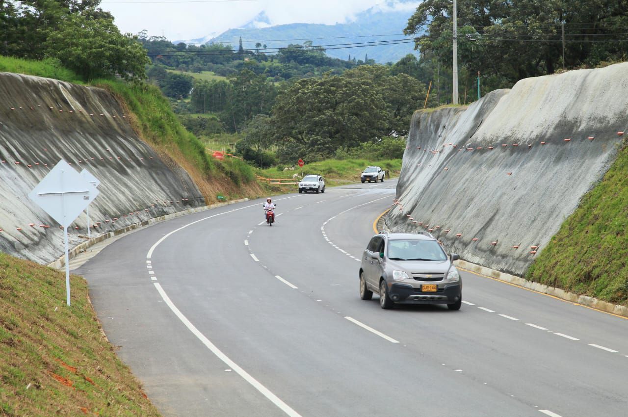 Vehículos en las carreteras de Colombia. Foto: Ministerio de Transporte.