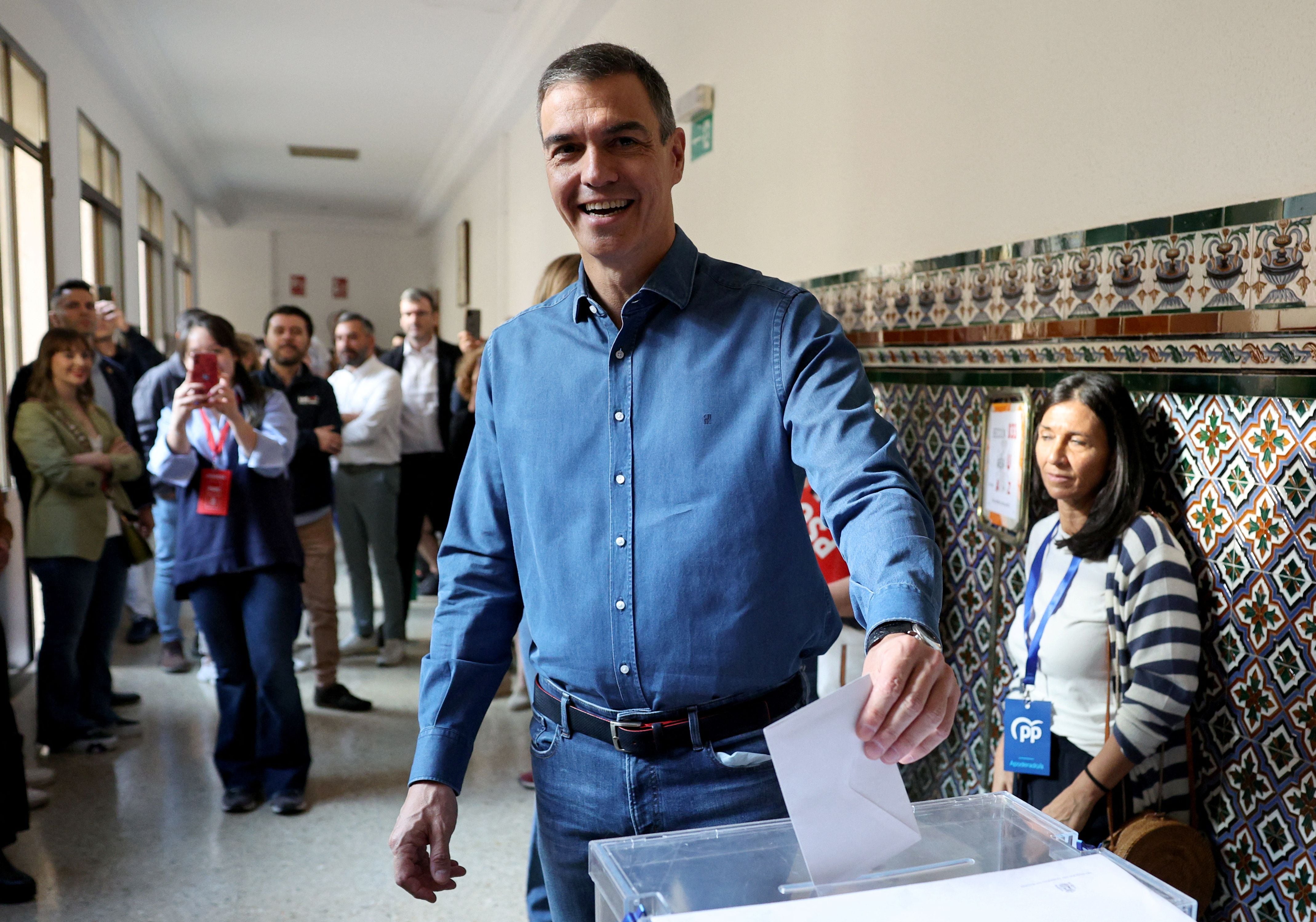 Spain's Prime Minister Pedro Sanchez votes at a polling station during the European Parliament election, in Madrid, Spain, June 9, 2024. REUTERS/Violeta Santos Moura