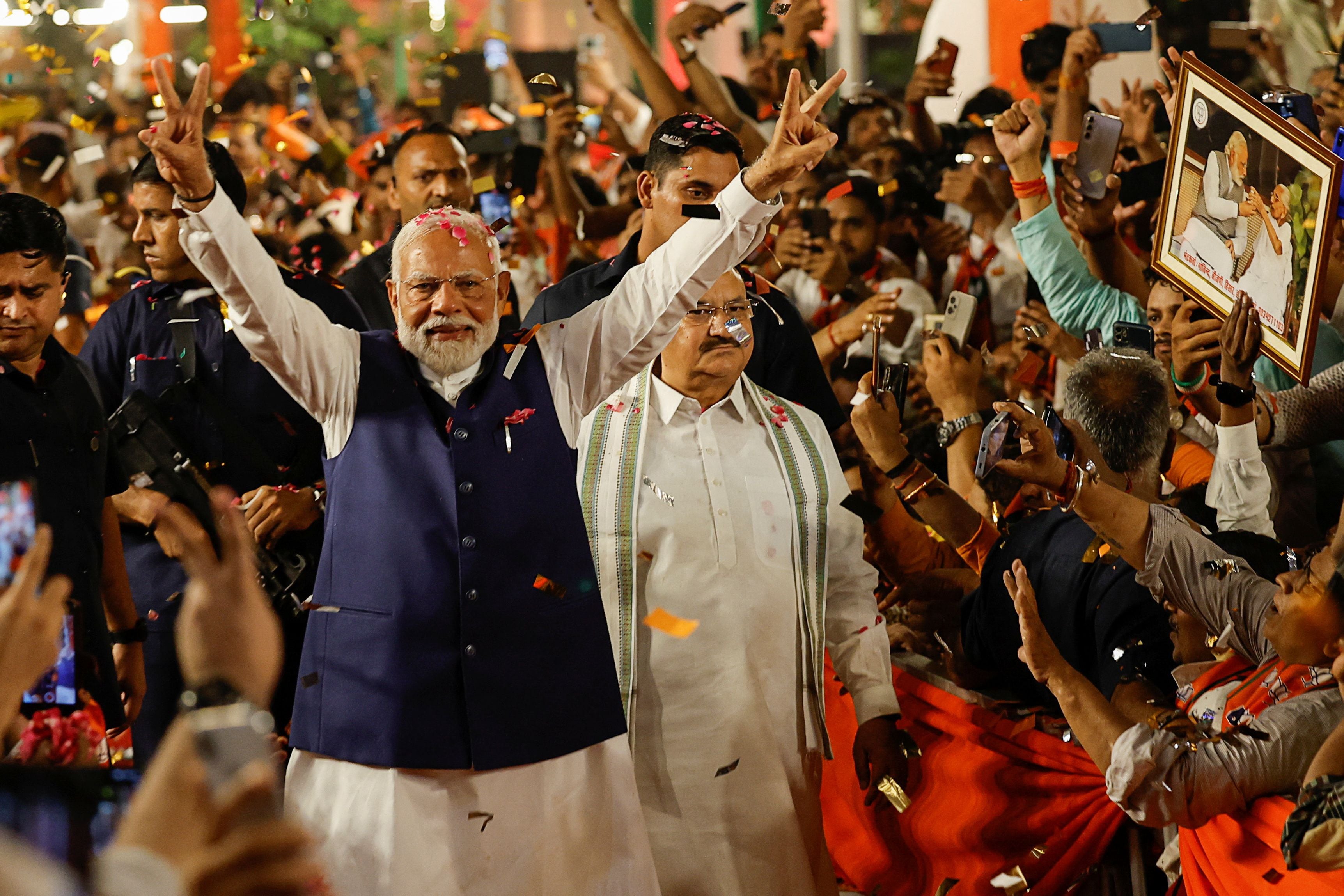 El primer ministro indio, Narendra Modi, hace gestos cuando llega a la sede del Partido Bharatiya Janata (BJP) en Nueva Delhi, India, el 4 de junio de 2024. REUTERS/Adnan Abidi