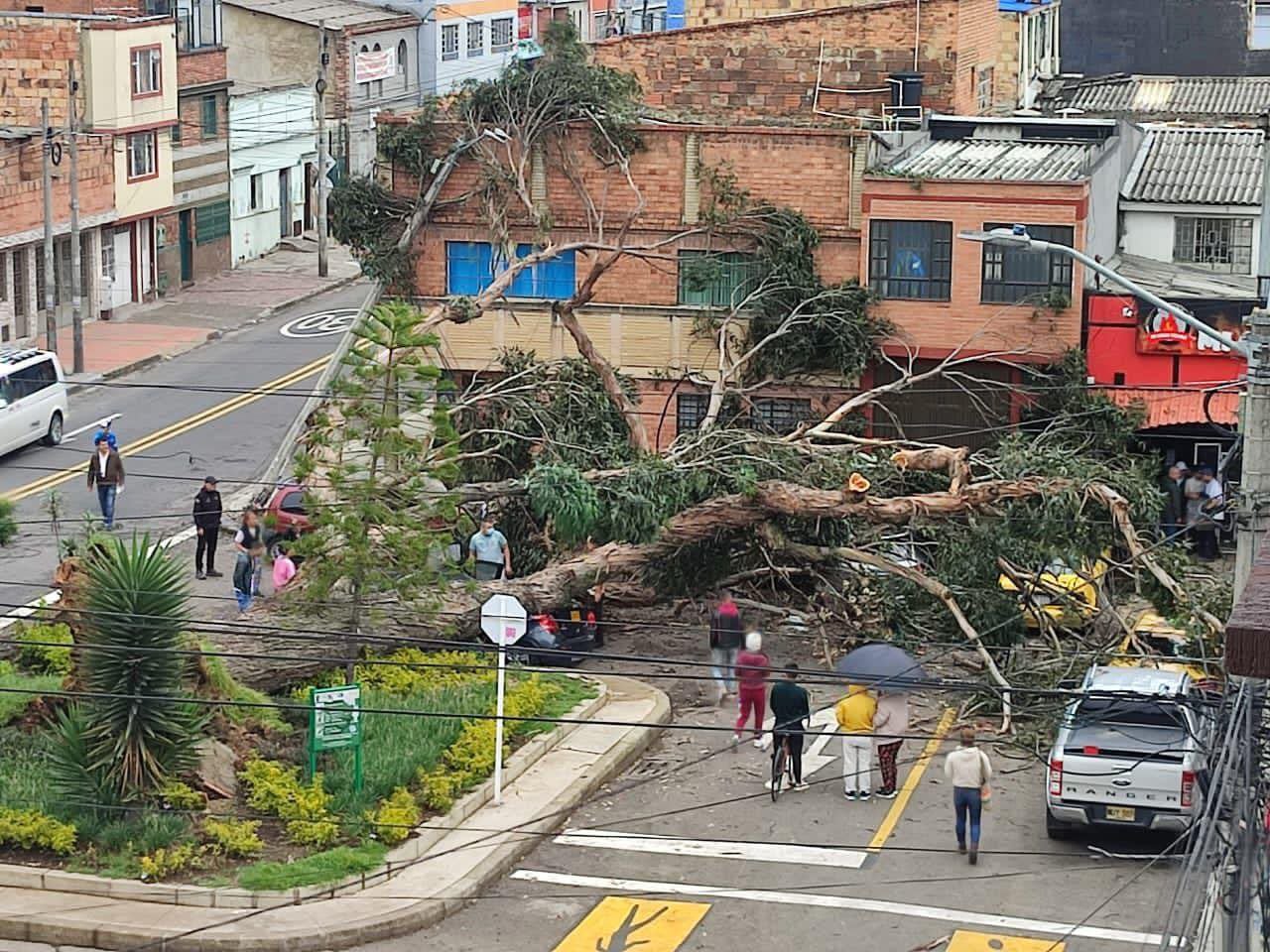 Organismos de socorro se presentaron rápidamente en el lugar - crédito Bomberos de Bogotá