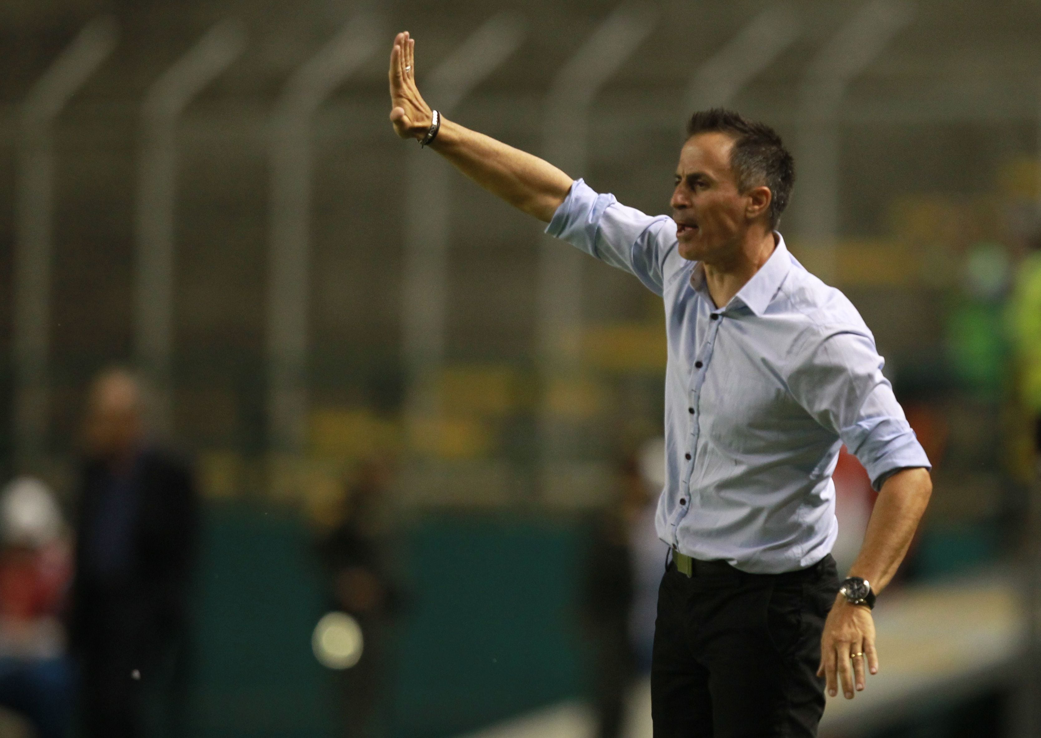 Pablo Peirano, entrenador de Independiente Santa Fe, mostró su respeto al Bucaramanga en la previa de la final - crédito EFE/Ernesto Guzmán
