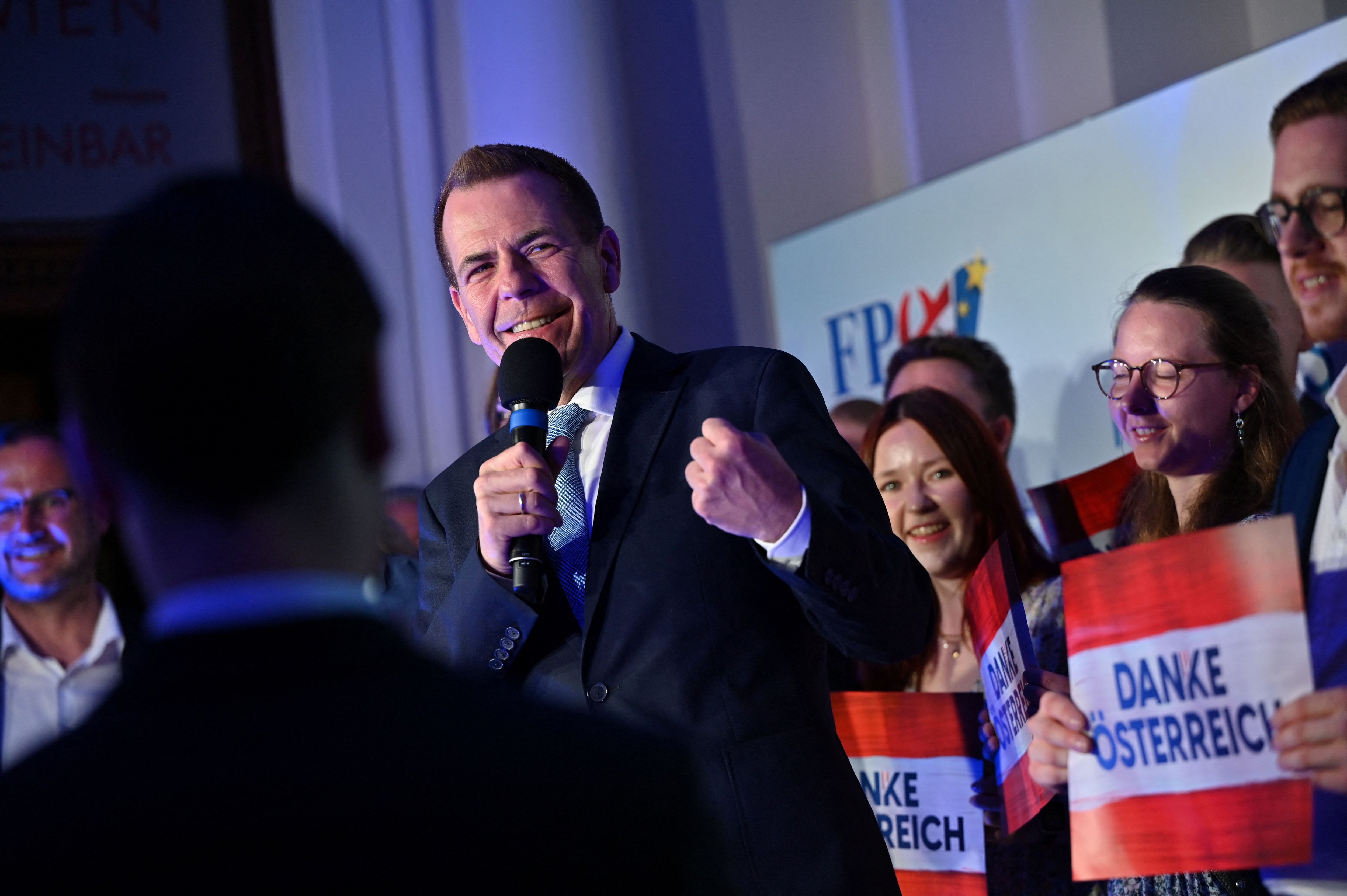 El líder del Partido por la Libertad de Austria (FPO), Harald Vilimsky, e durante la noche electoral en Viena. (REUTERS/Elisabeth Mandl)