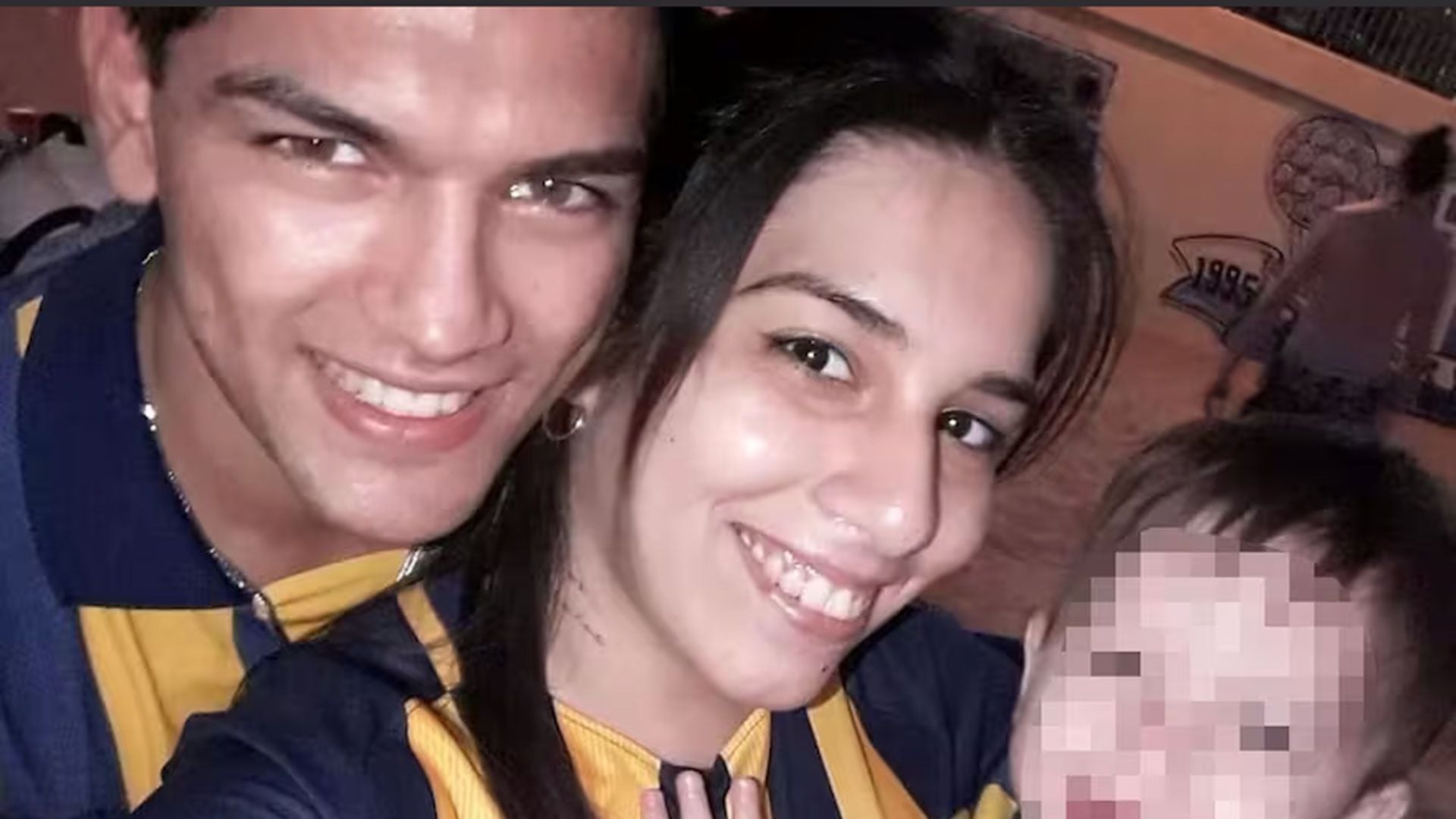 Bruno Bussanich, el playero asesinado en Rosario, junto a su pareja, Jimena López, y el bebé de ambos