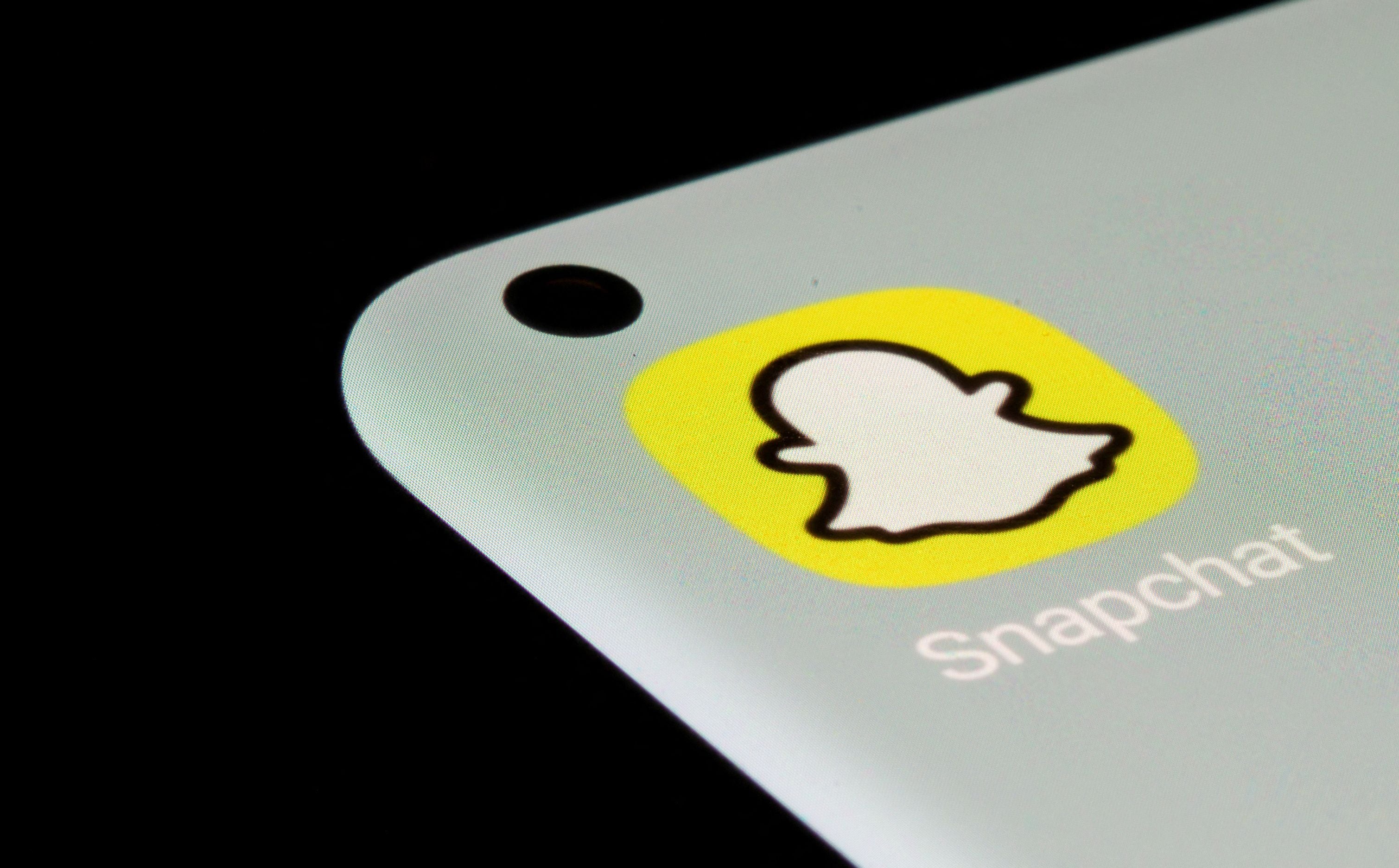 Los padres, rara vez ven estas imágenes, ya que suelen compartirse en plataformas de chat privado o de mensajes efímeros como Snapchat. (REUTERS/Dado Ruvic)