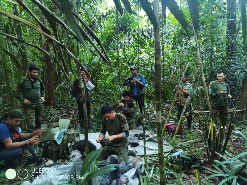 Cuatro niños sobrevivientes de una avioneta Cessna 206 que se estrelló en la selva, en límites entre los departamentos de Caquetá y Guaviare, - crédito Fuerzas Militares de Colombia/via REUTERS