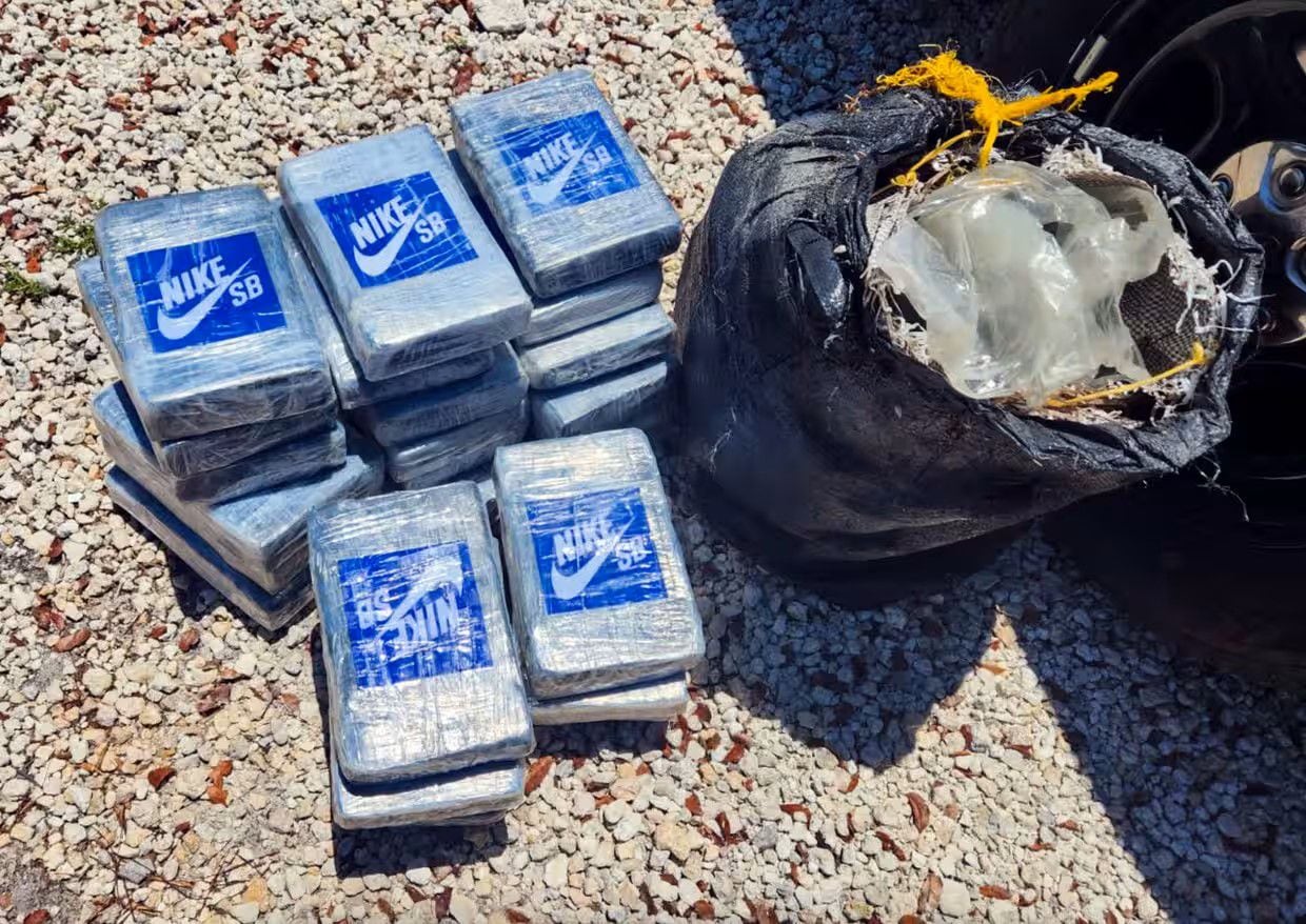 Buzos de Florida encuentran un tesoro de presuntos paquetes de cocaína en el Océano Atlántico