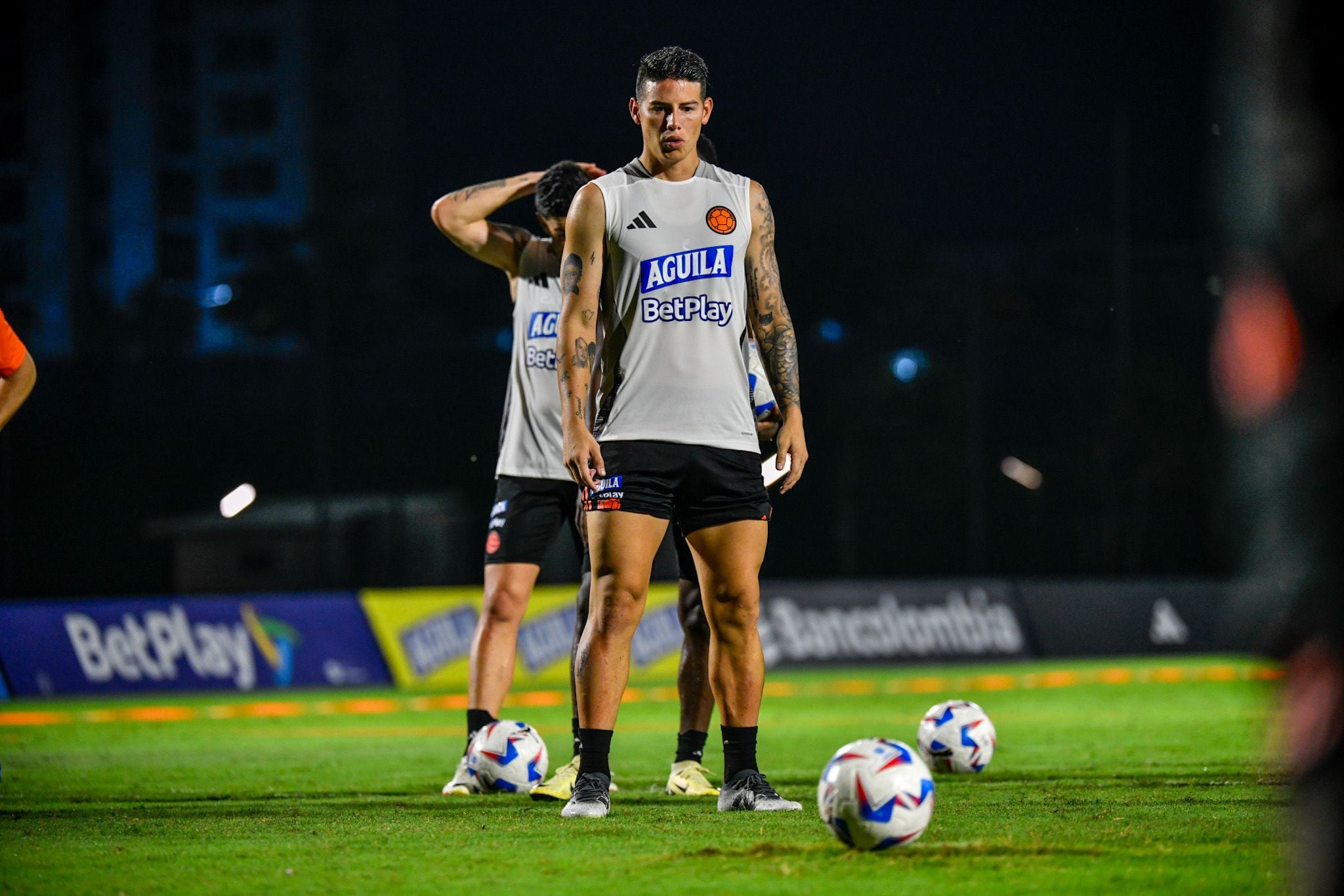 James Rodríguez entrena a la par de sus compañeros en la selección Colombia - crédito FCF