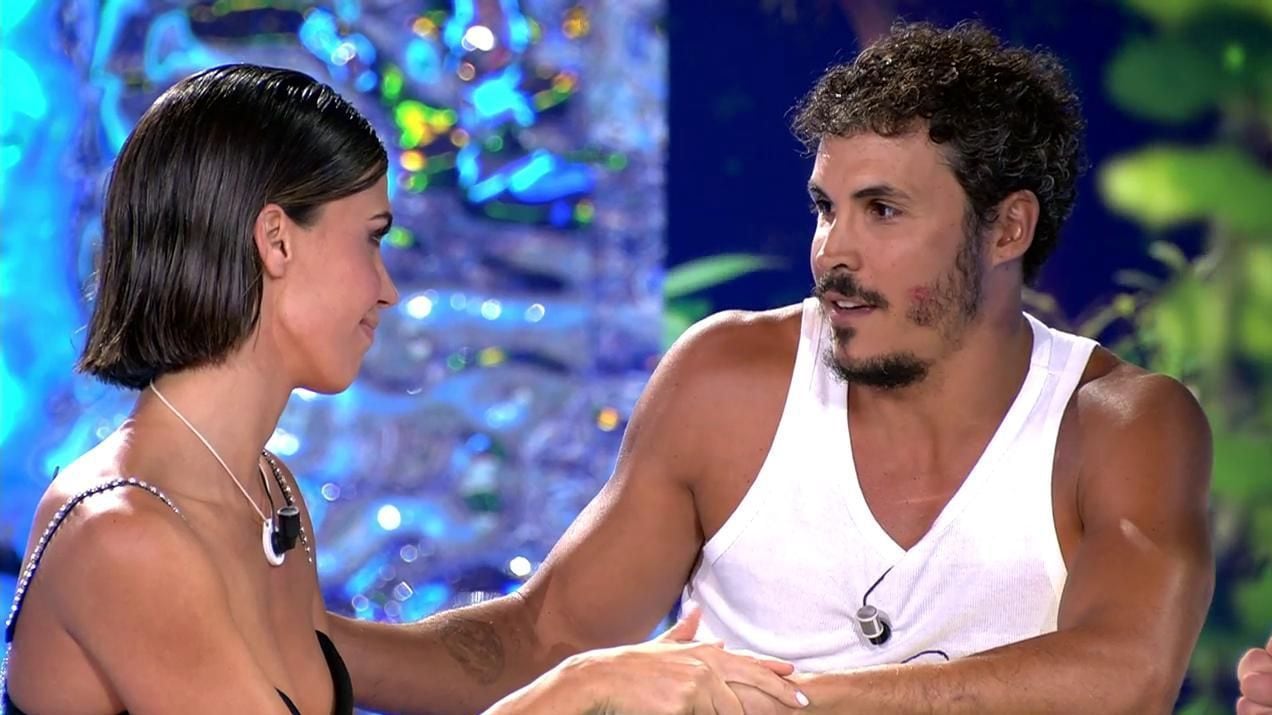 Kiko Jiménez se ha reencontrado con su novia, Sofía Suescun, en el plató de 'Supervivientes'. (Mediaset)