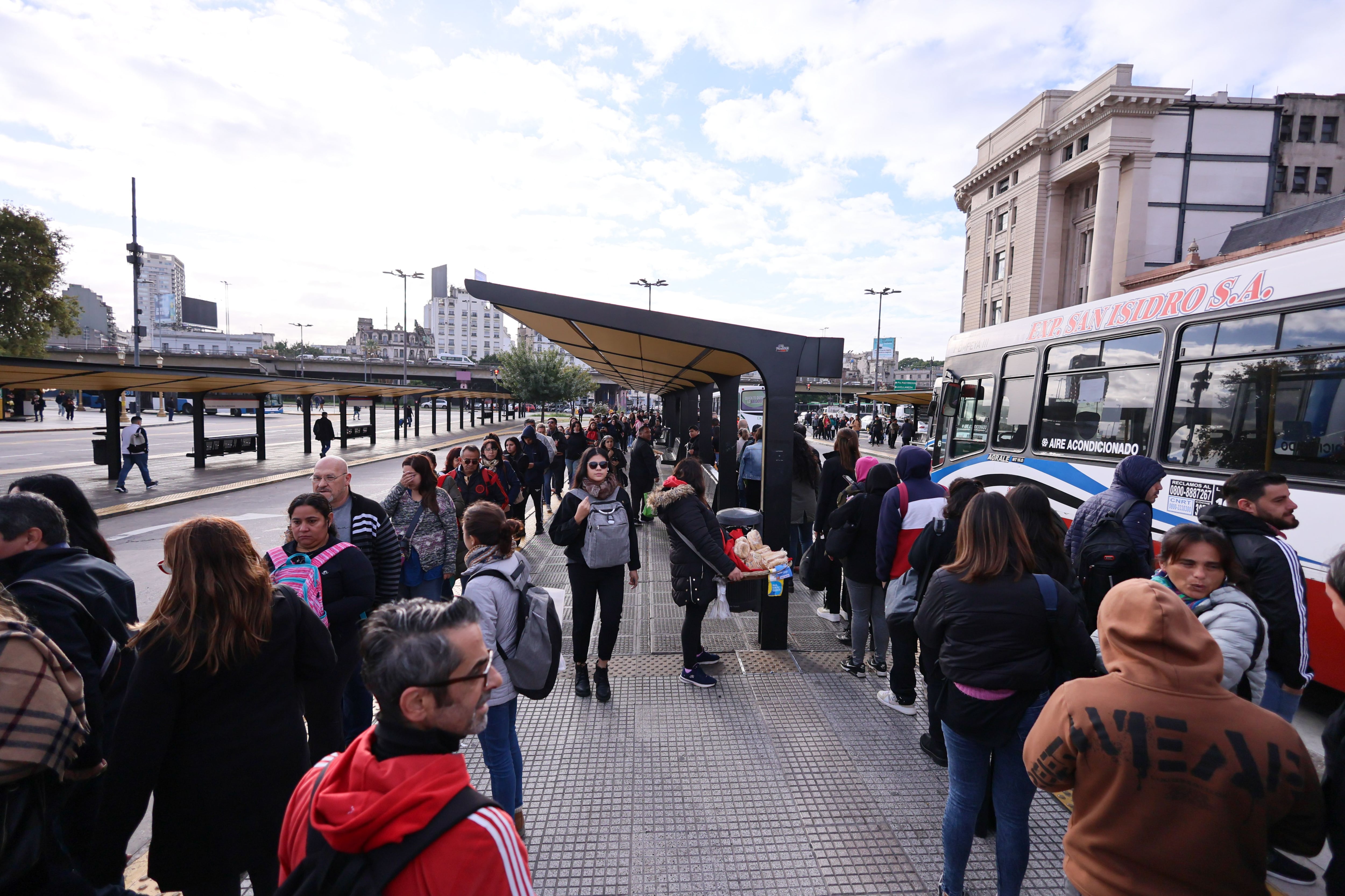 Paro de colectivos en el AMBA - Estación Constitución - 11/04/2024