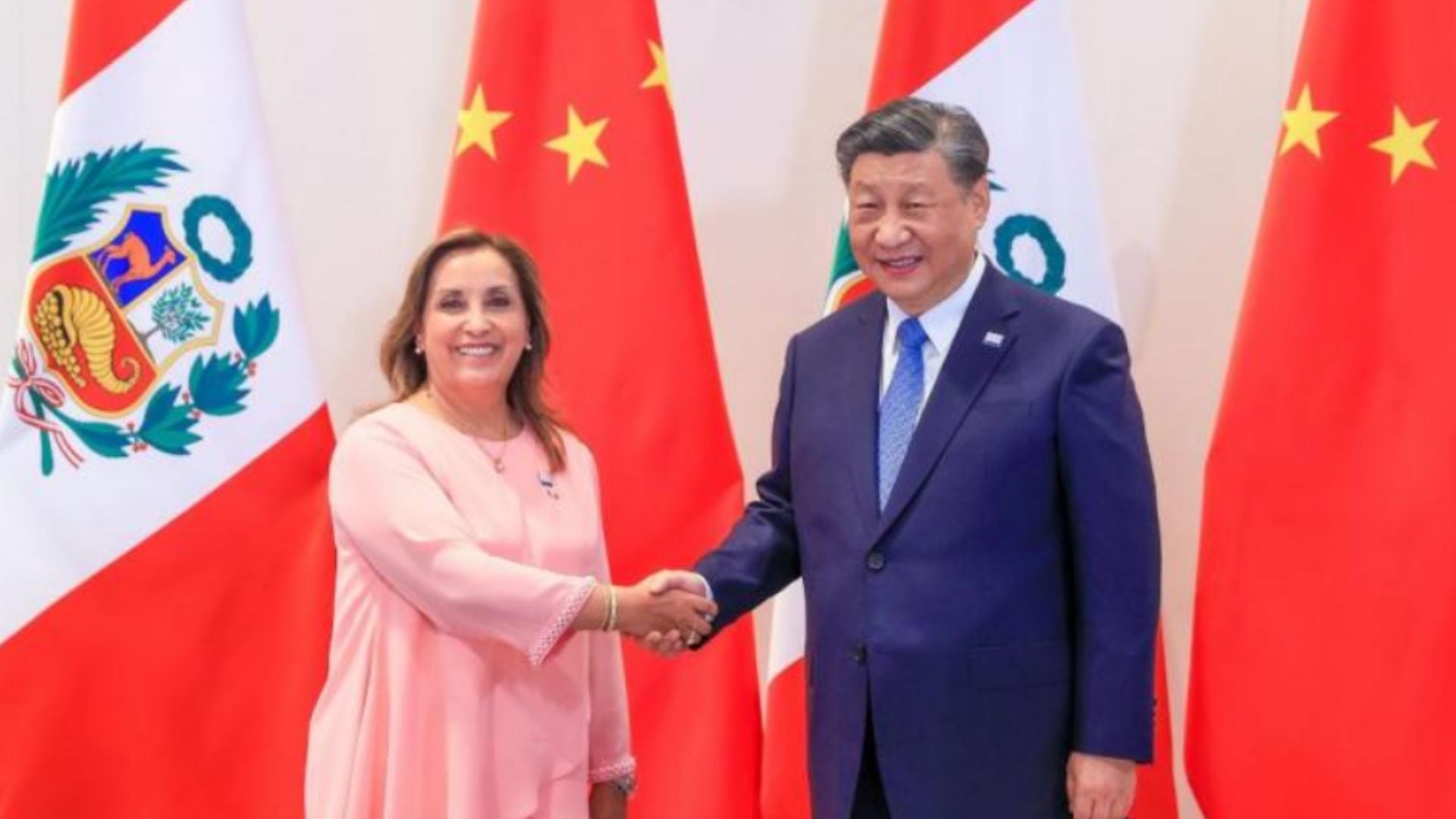 Dina viaja a China