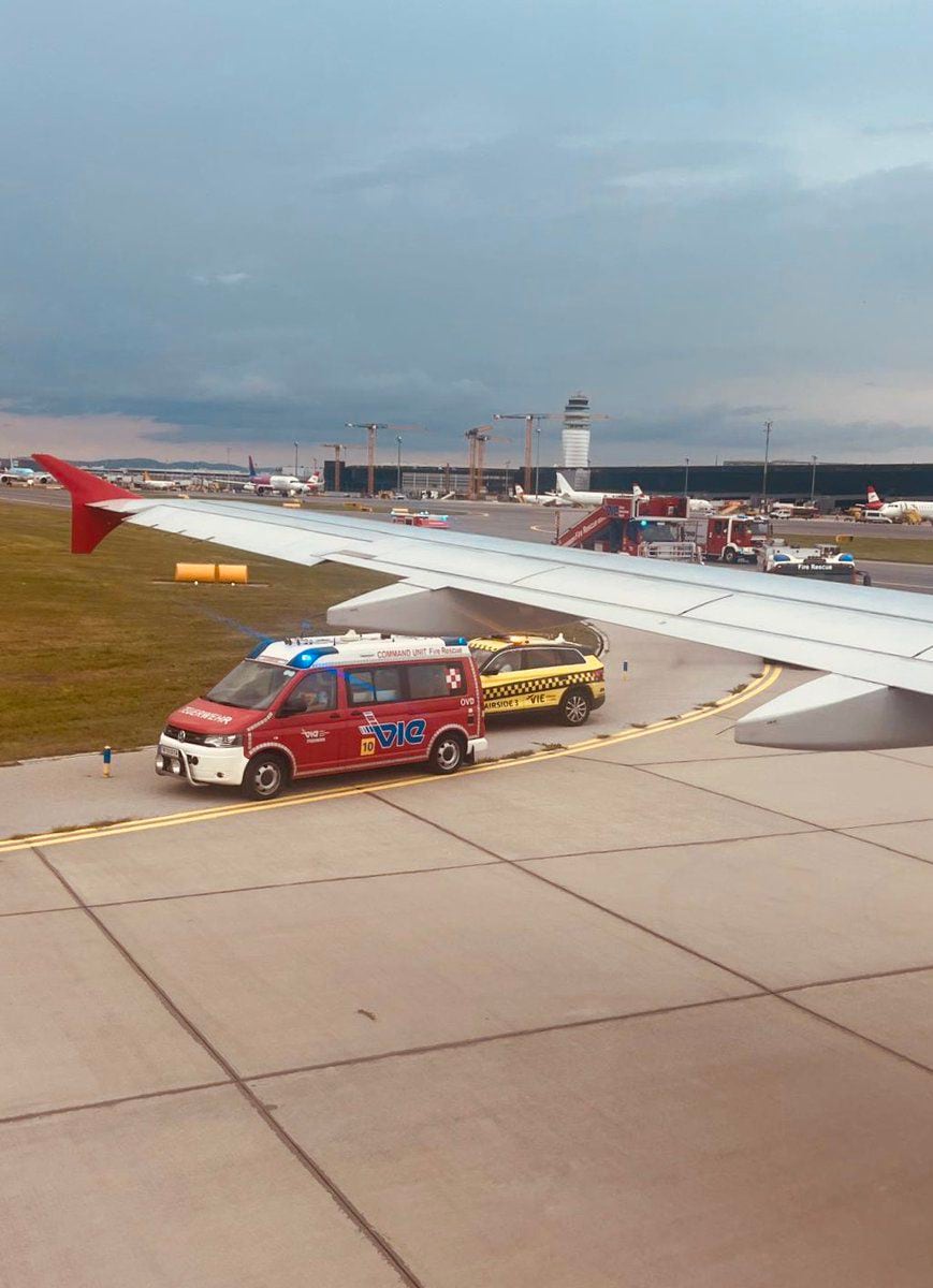 Los graves daños provocados por una granizada en un avión de Austrian Airlines