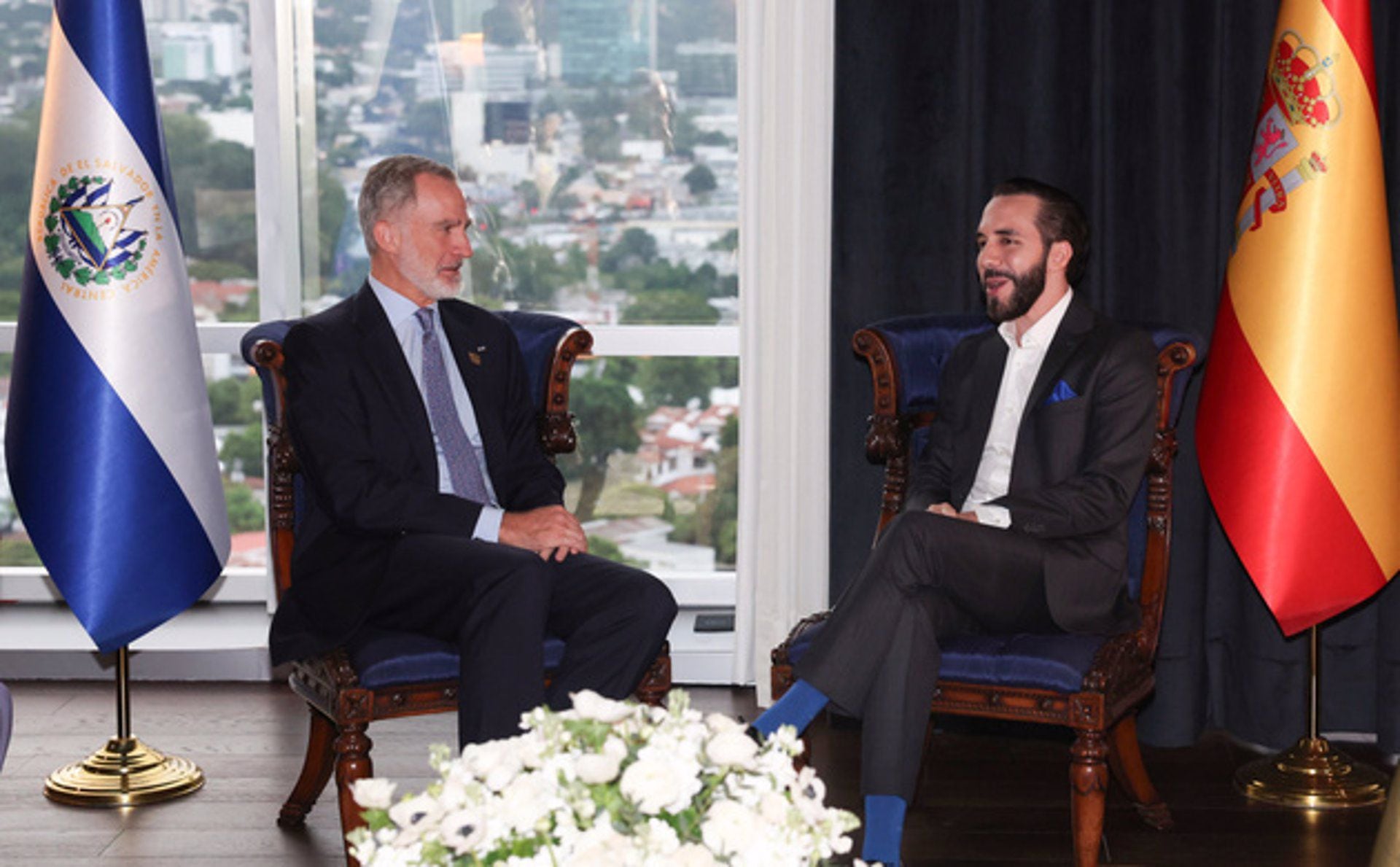 El monarca español, Felipe VI, junto al presidente de El Salvador, Nayib Bukele, este viernes (Europa Press)
