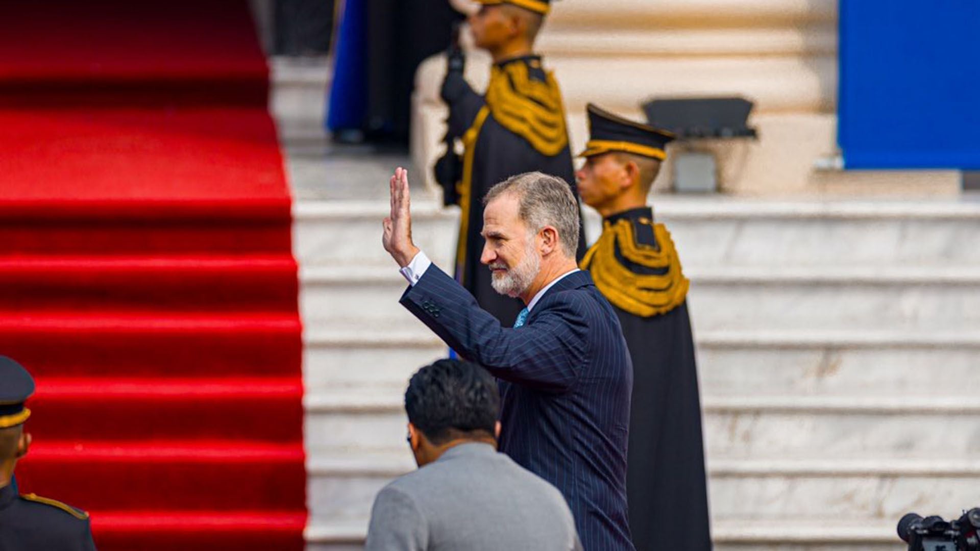 Asunción de Bukele portada rey felipe