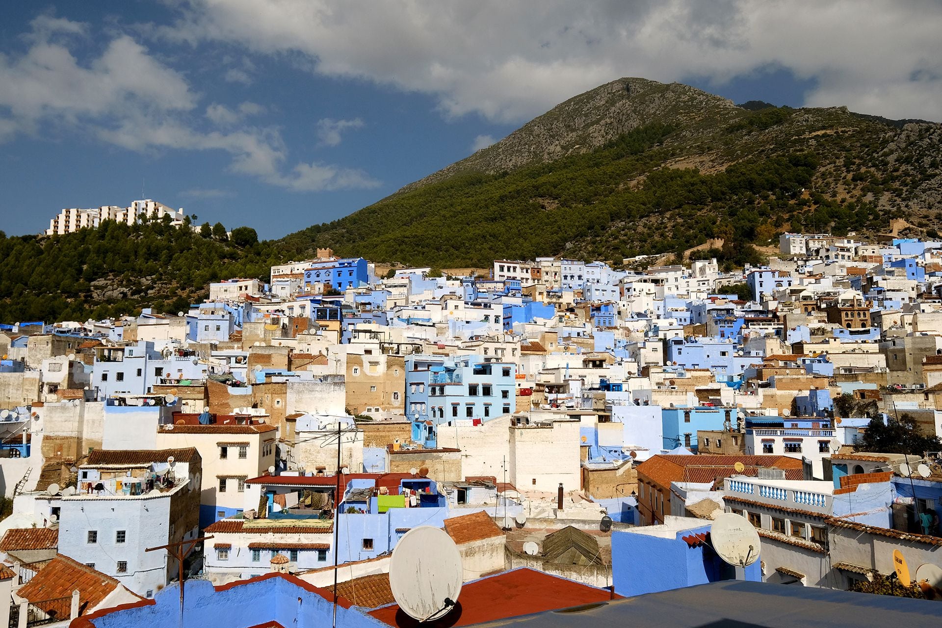 Cómo es Chefchaouen, el pueblo de Marruecos donde todo está pintado de azul