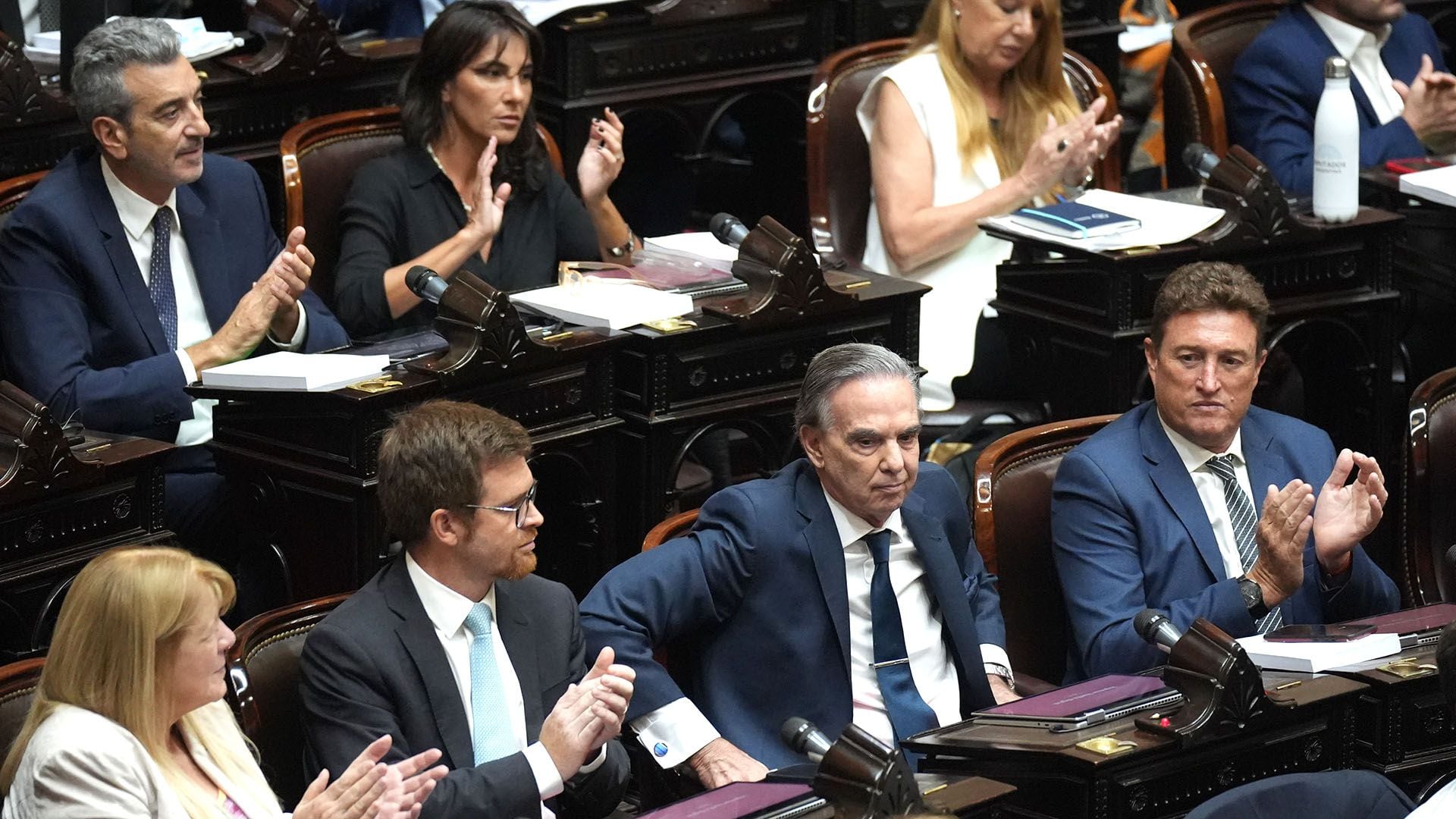 Debate de la Ley Ómnibus en el Congreso interior recinto portada