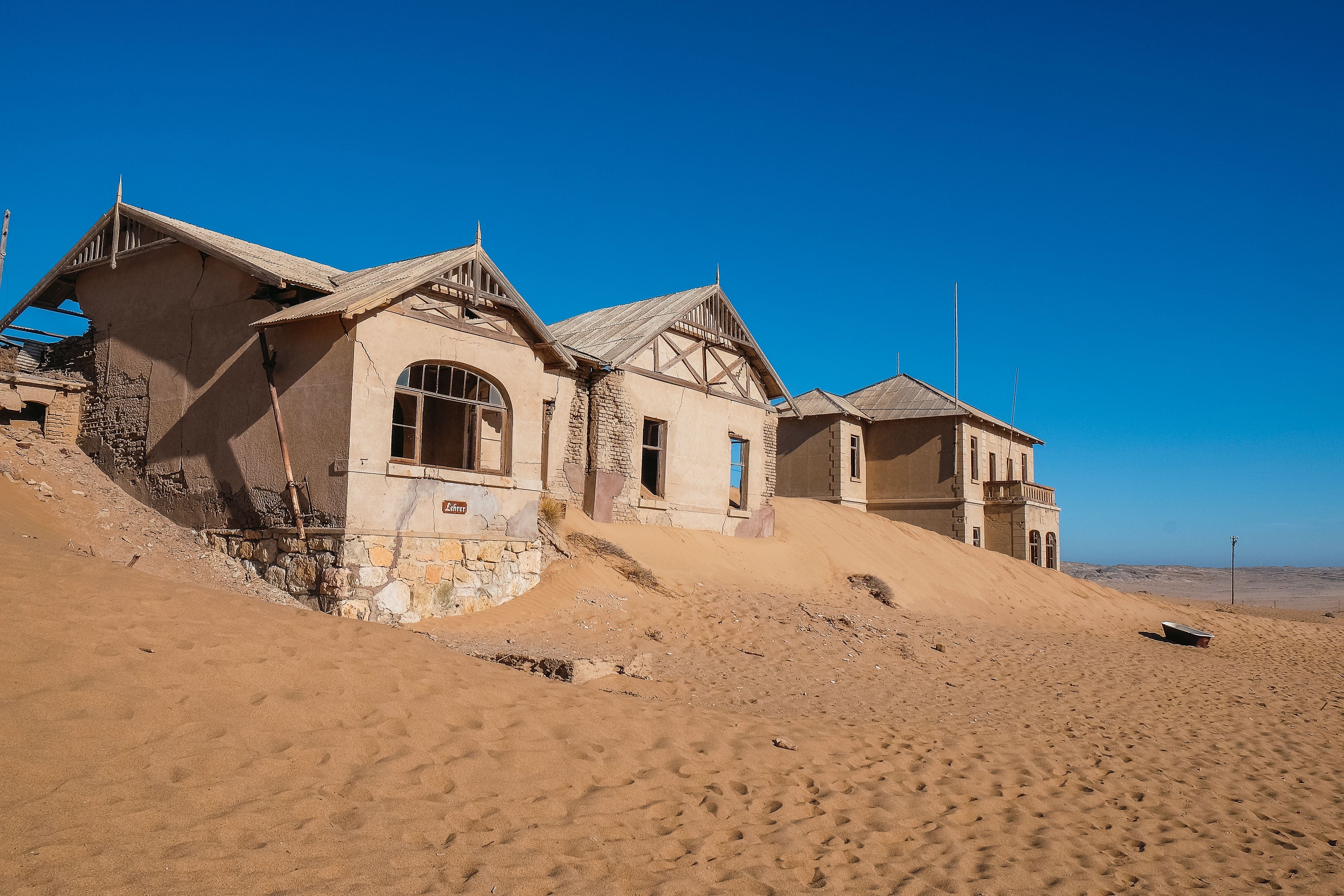 La arena del desierto en Namibia ha sepultado un pueblo creado en la década de 1900. (Shutterstock)