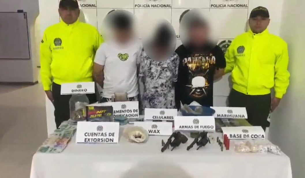 Uno de los tres detenidos presentó anotaciones tras verificar sus antecedentes - crédito Departamento de Policía Cundinamarca