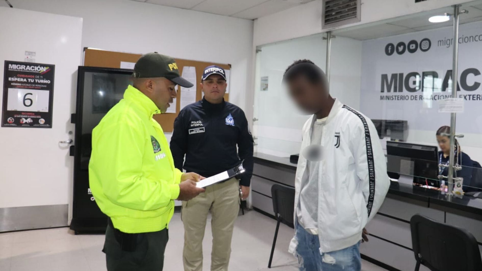 El hombre estaría involucrado en el crimen a un líder afrodescendiente en el municipio de Pueblo Rico, Risaralda - crédito Migración Colombia/Dirección de Investigación Criminal e Interpol