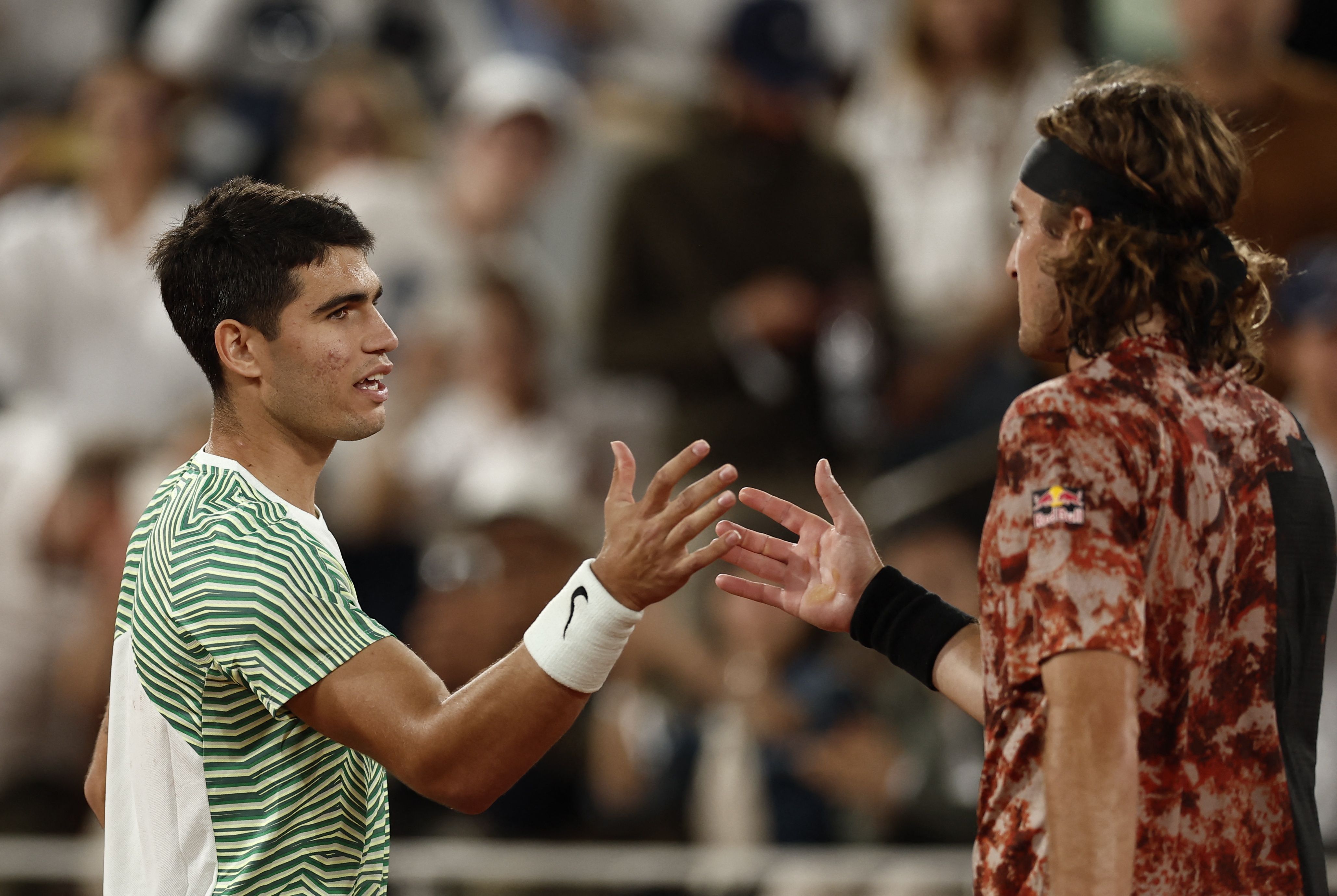 El tenista español Carlos Alcaraz y el griego Stefanos Tsitsipas (REUTERS/Benoit Tessier)