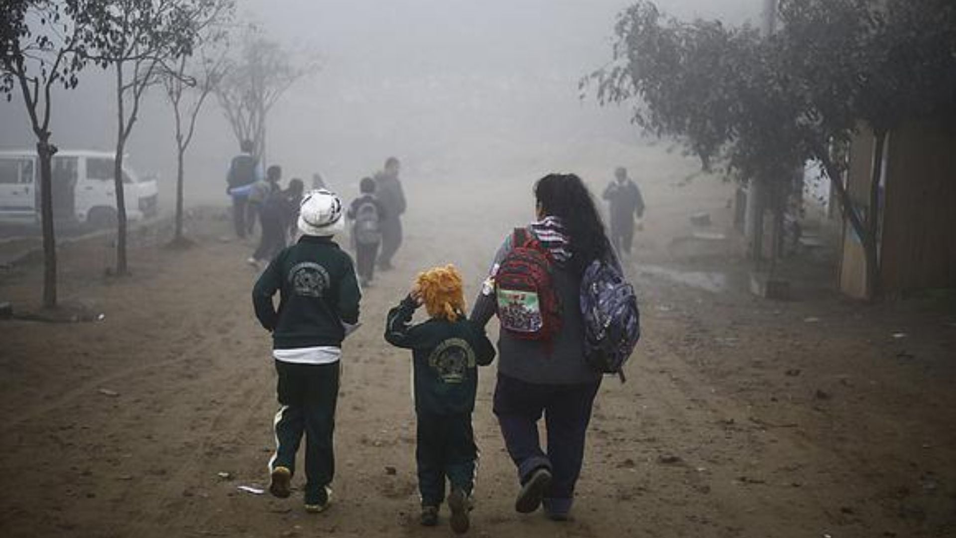 Con temperaturas que alcanzan los 15 grados bajo densas neblinas, los residentes de este enclave urgen a las autoridades a tomar medidas para mitigar su vulnerable situación climática.
Foto: Ojo