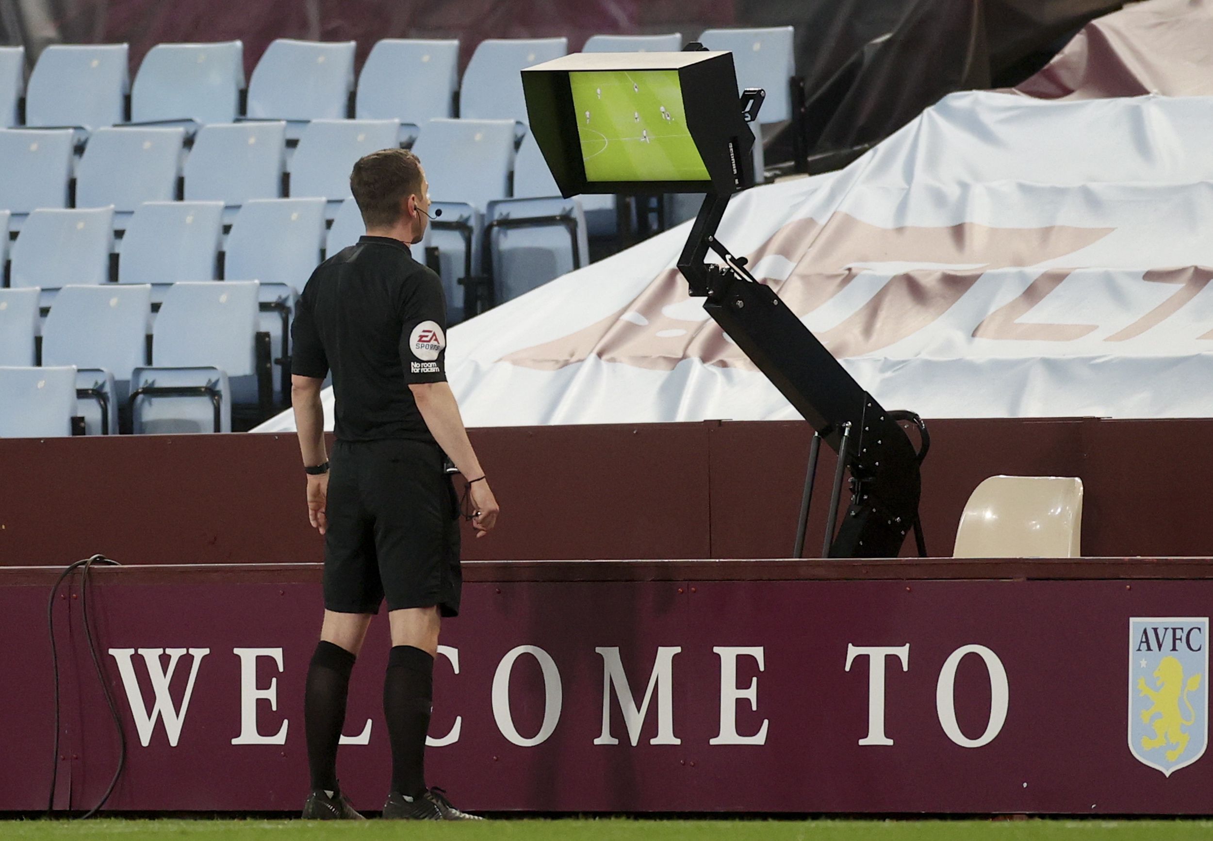 El VAR continuará en la Premier League a pesar de las críticas de algunos clubes (Foto: EFE/EPA/Carl Recine / POOL)
