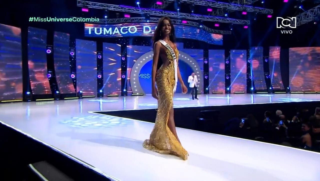 Desfile en traje de gala Miss Universe Tumaco - crédito RCN