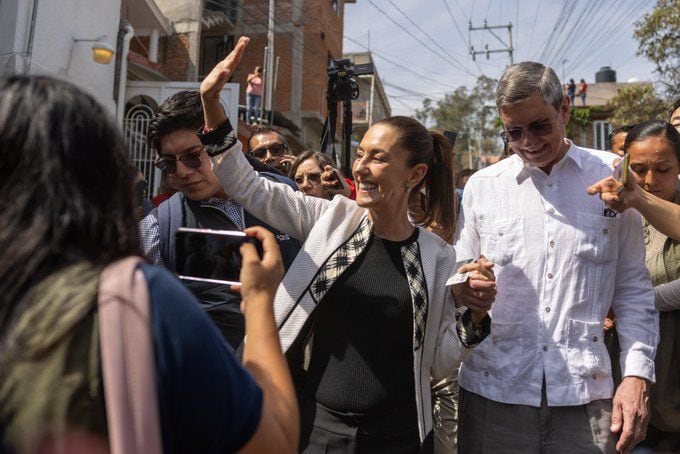 Claudia Sheinbaum fue a votar con su esposo Jesús Tarriba