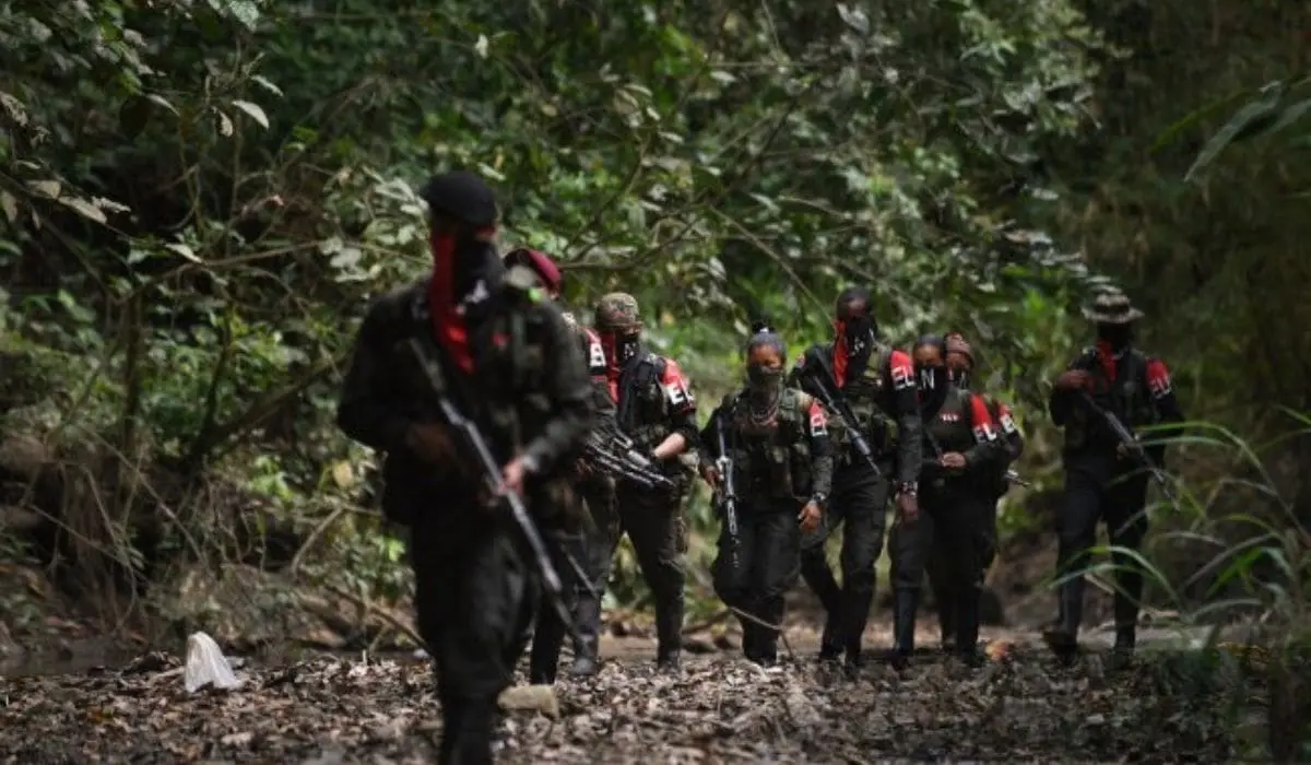 Se suspende diálogos de paz entre el Gobierno Colombiano y el ELN tras letal ataque en Arauca.