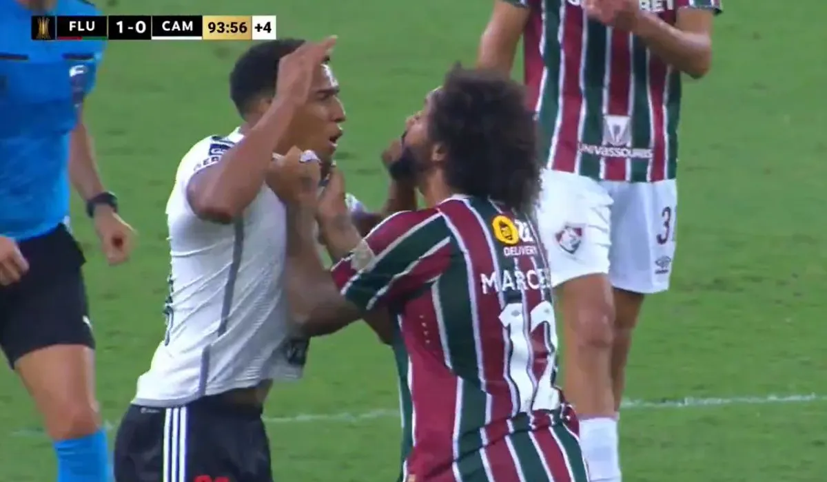 Tenso cruce entre Brahian Palacios y Marcelo en la Copa Libertadores.