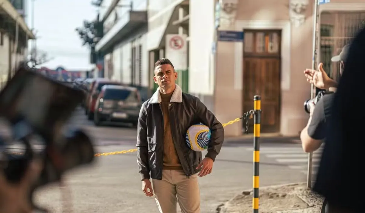 Borré posa para Studio F en el centro de Porto Alegre